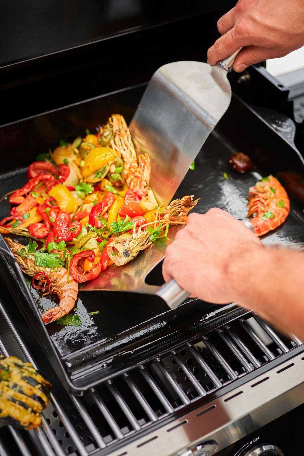 RÖSLE Grillspachtel Plancha, 25431, mit abgerundeten Ecken zum Wenden von Grillgut, Edelstahl 18/10