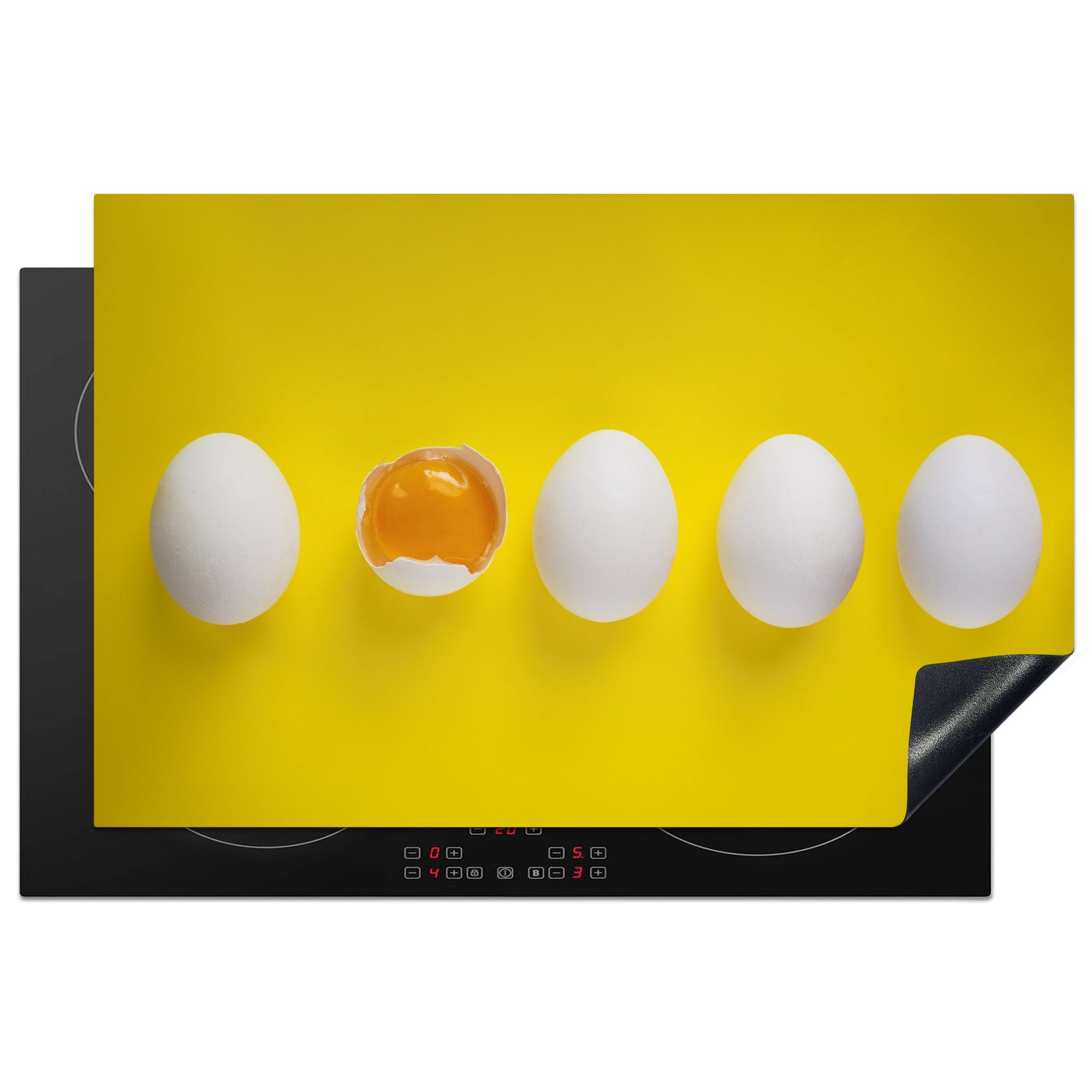 MuchoWow Herdblende-/Abdeckplatte Vier ganze Eier und ein zerbrochenes Ei auf gelbem Hintergrund, Vinyl, (1 tlg), 81x52 cm, Induktionskochfeld Schutz für die küche, Ceranfeldabdeckung
