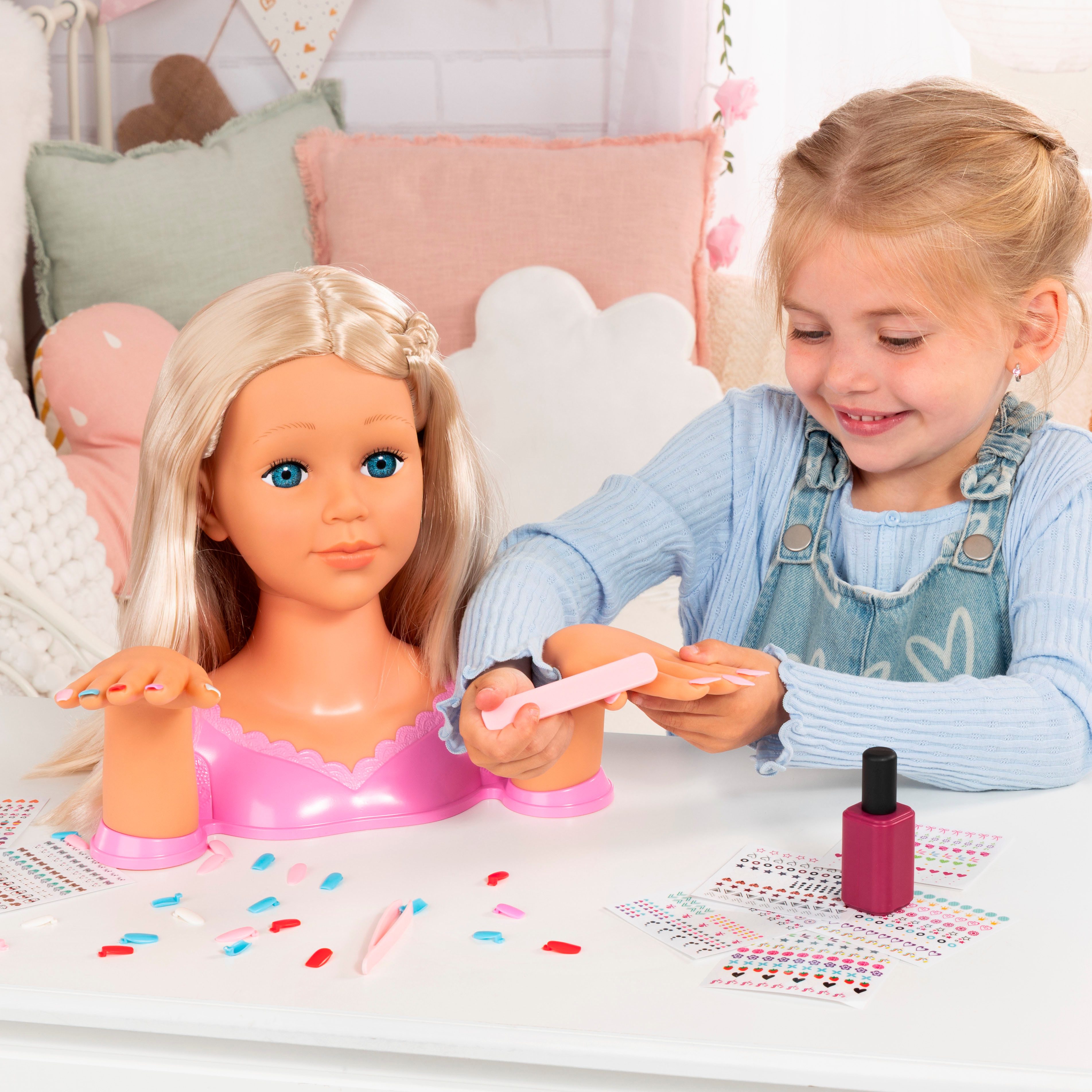 Bayer Frisier- & Schminkkopf Charlene Magic Nails – Bild 5 von 5