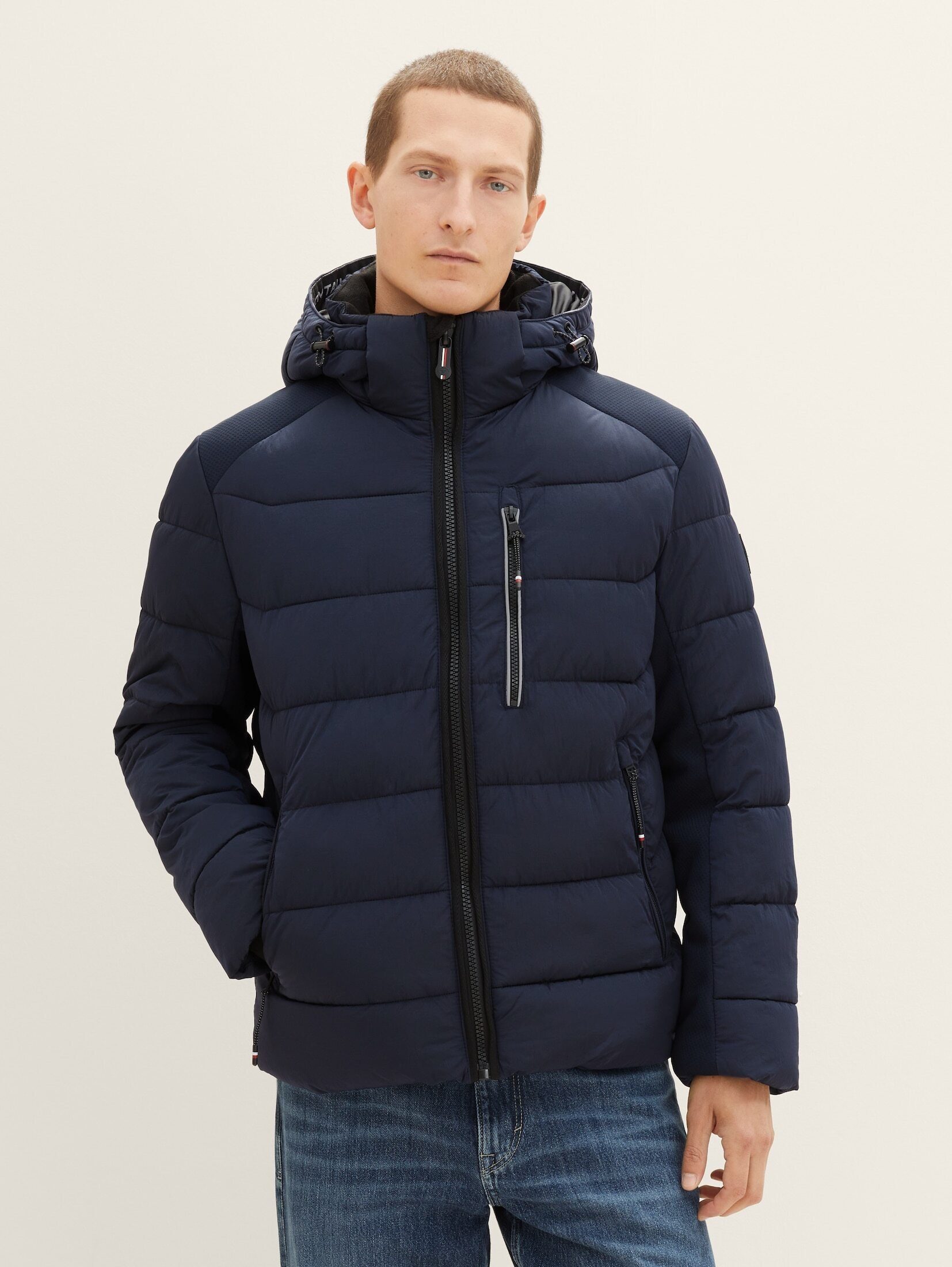 TOM TAILOR Winterjacke Puffer Hybridjacke, Unser Model ist 186 cm groß und  trägt Größe M