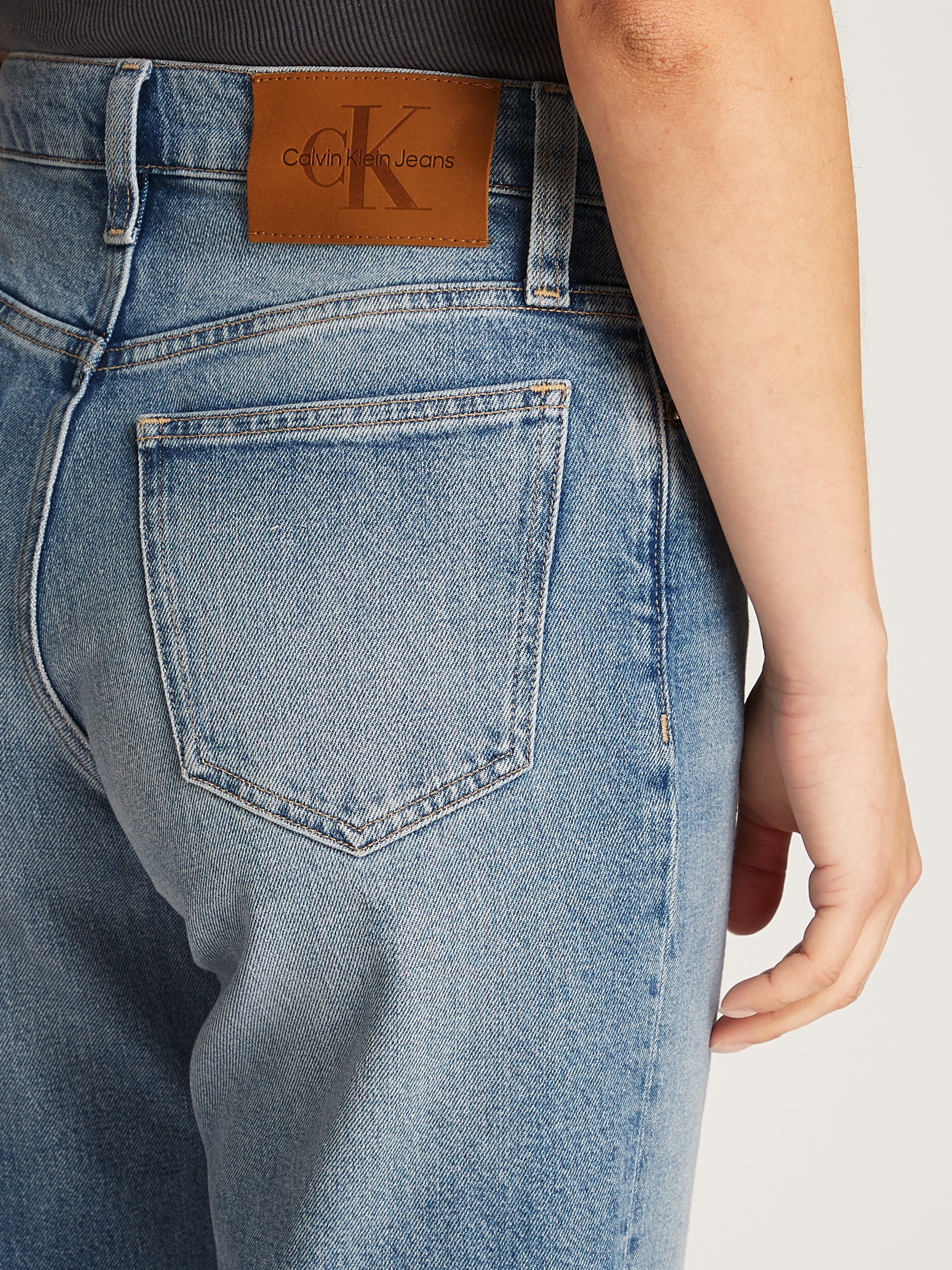 Calvin Klein Jeans Mom-Jeans MOM JEAN mit offener Knopfleiste
