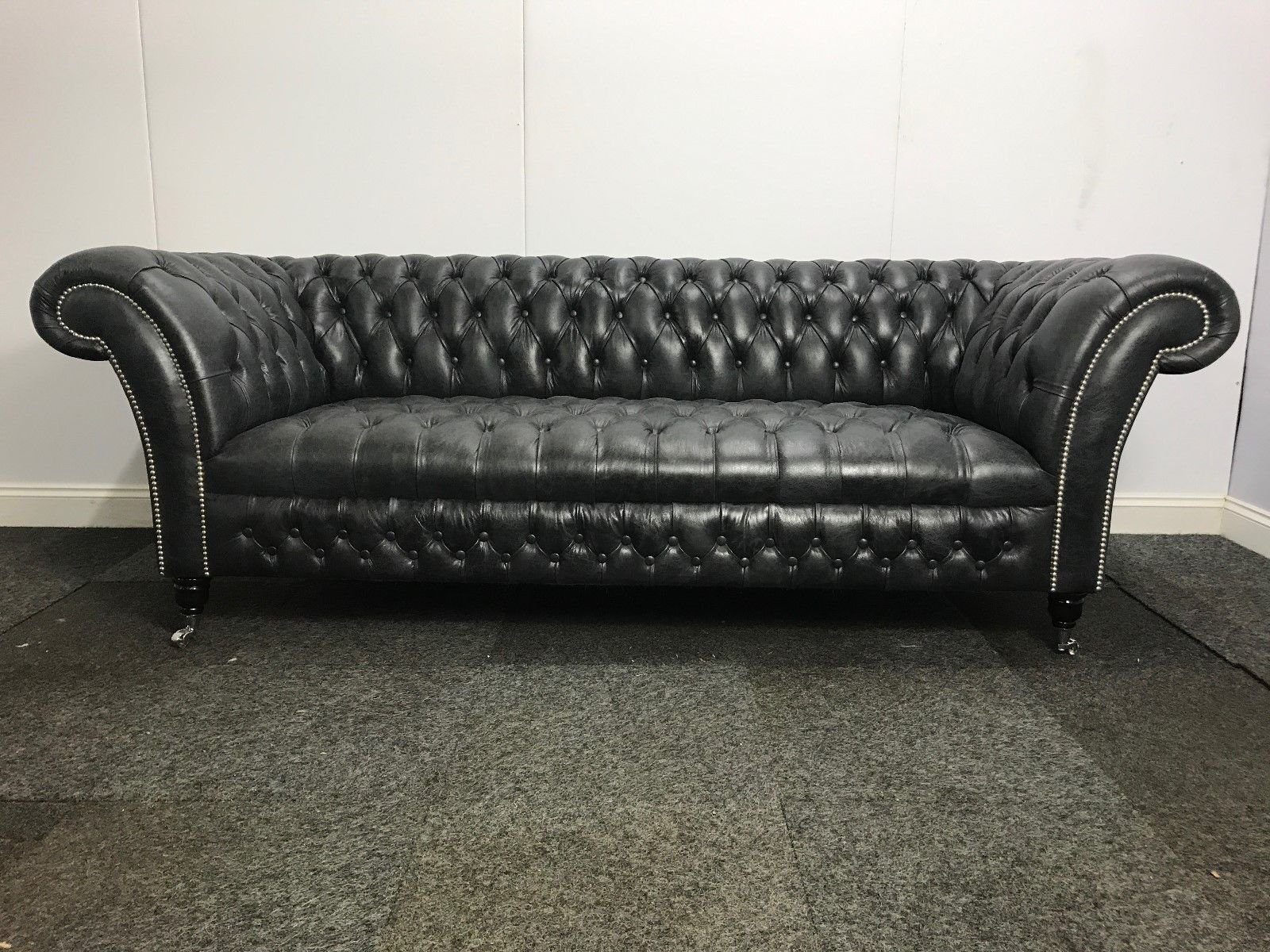 JVmoebel Sofa Schwarz Chesterfield Vintage Echtleder Luxus Sofa Original Couch Sitz, Made in Europe