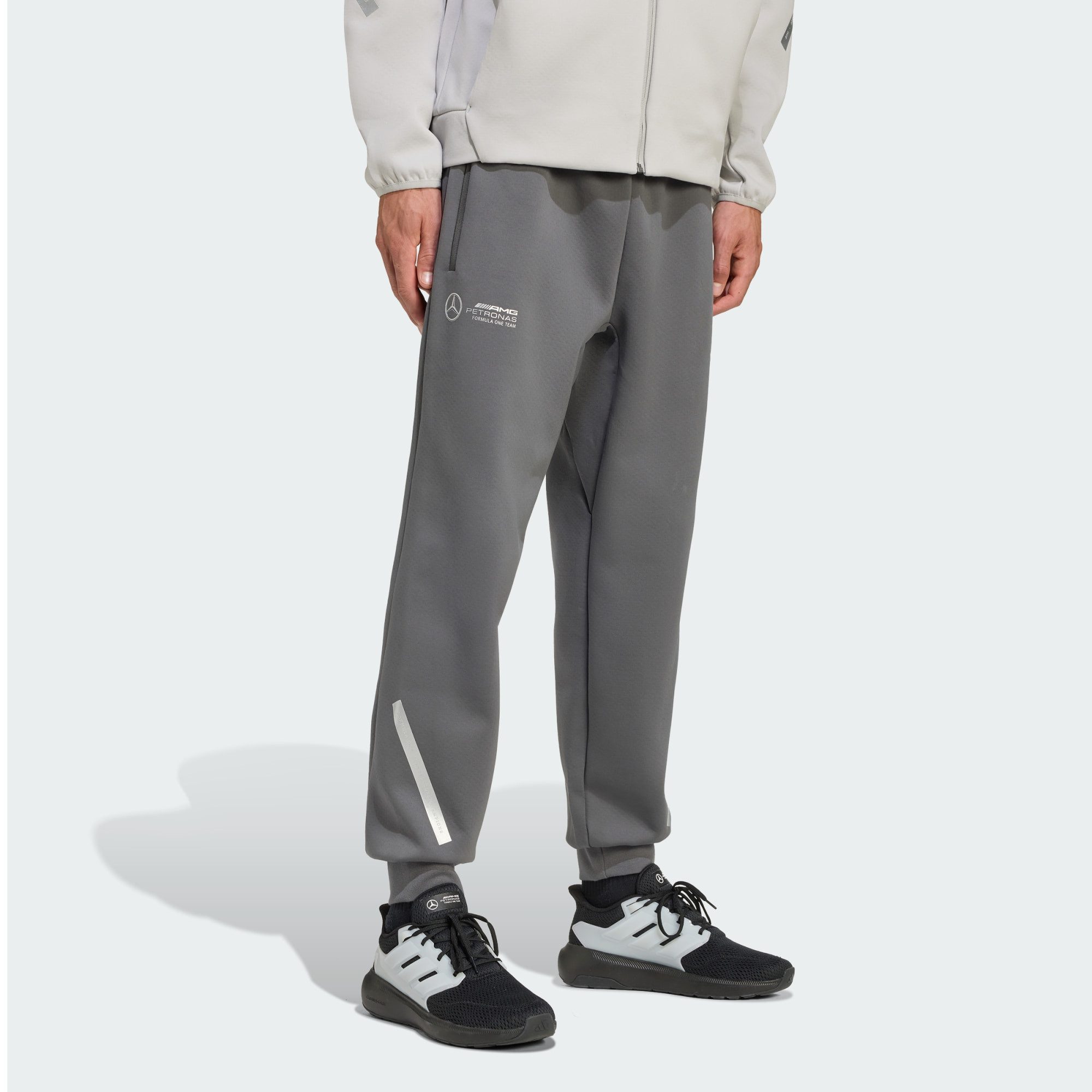 adidas Performance Trainingshose MERCEDES-AMG PETRONAS F1 TEAM SILVER ARROWS HOSE (1-tlg). € 100,00