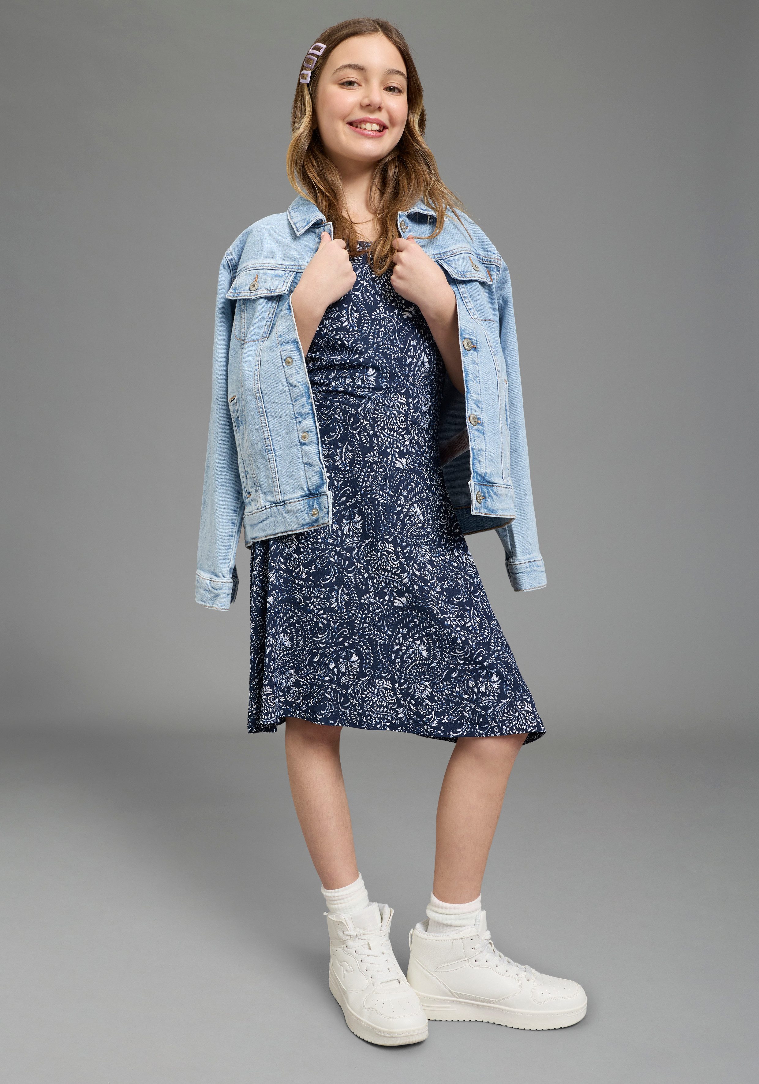 KIDSWORLD Jerseykleid Viskose-Kleid mit Paisley Allover Viskosekleid für Mädchen, mit modischem Druck, bequeme Passform