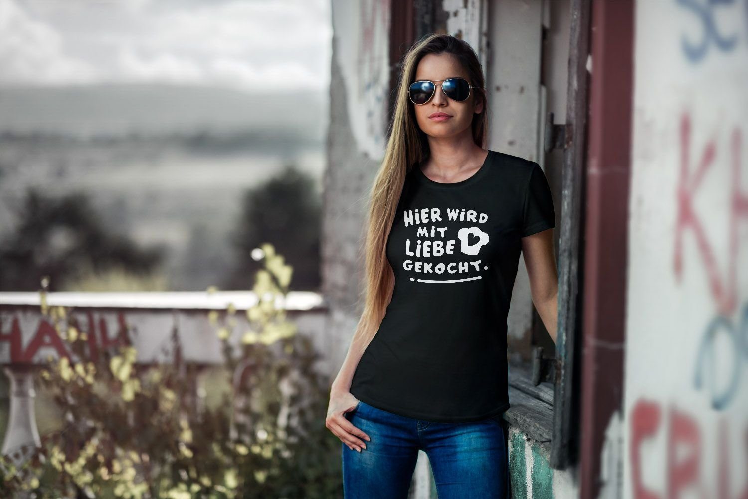 wird Damen Motiv Print Fun-Shirt Liebe mit MoonWorks gekocht" Spruch Kochshirt Print-Shirt T-Shirt mit "Hier Frauen lustig Moonworks®