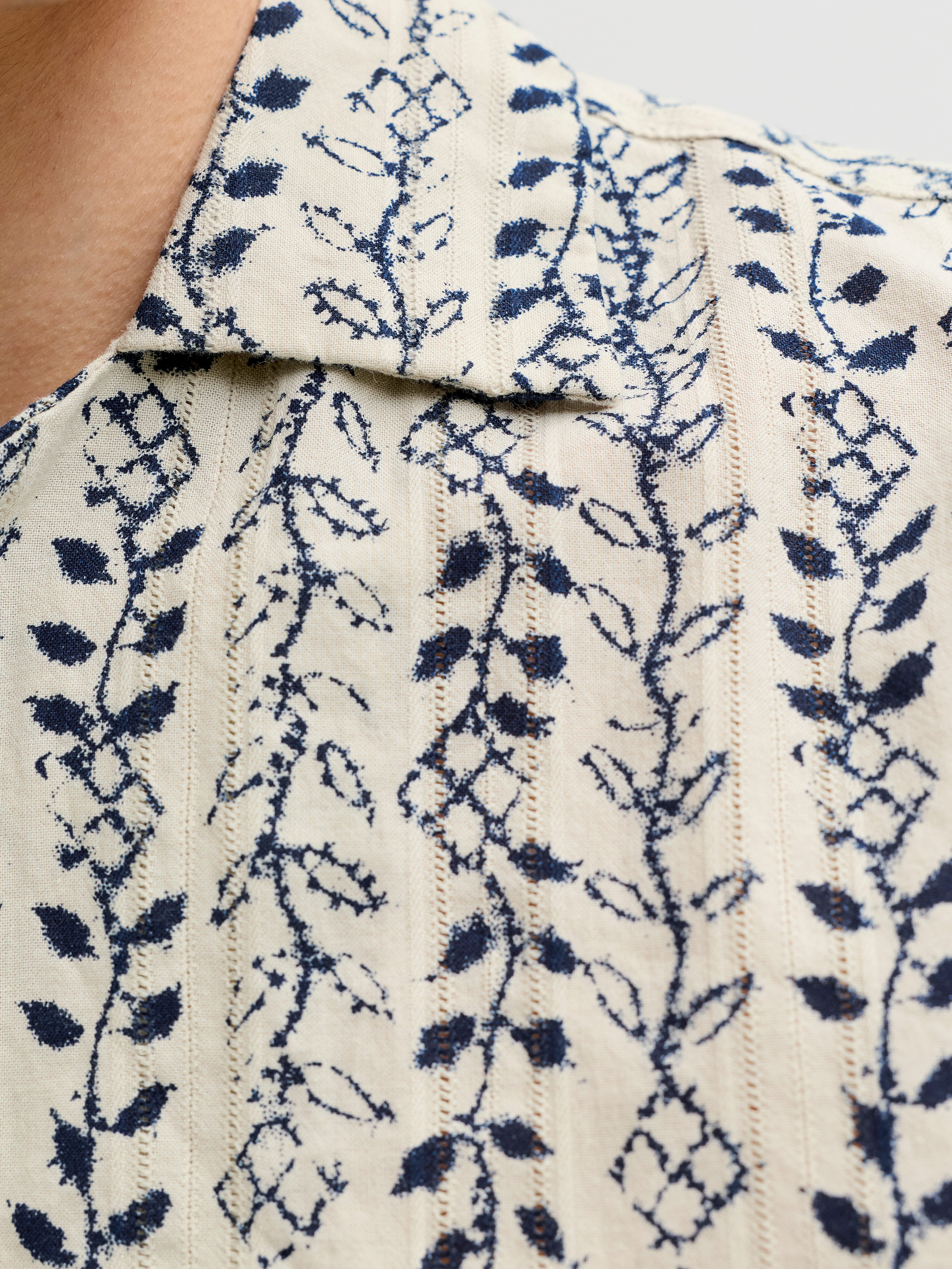 Jack & Jones Kurzarmhemd JPRBLULYON PRINT DOBBY S/S SHIRT SN – Bild 2 von 5