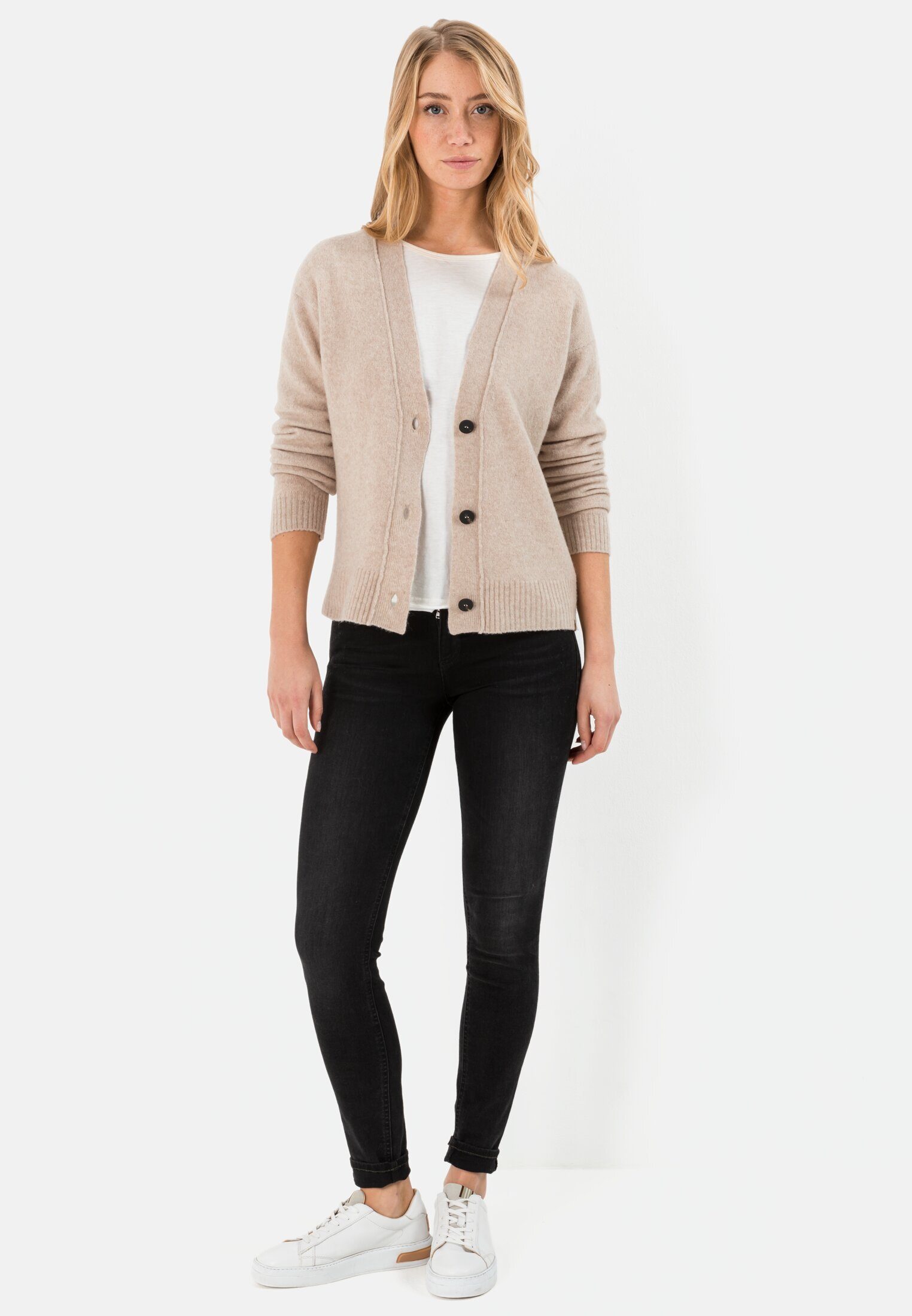 camel active Cardigan aus recyceltem Wollmix Markenlabel