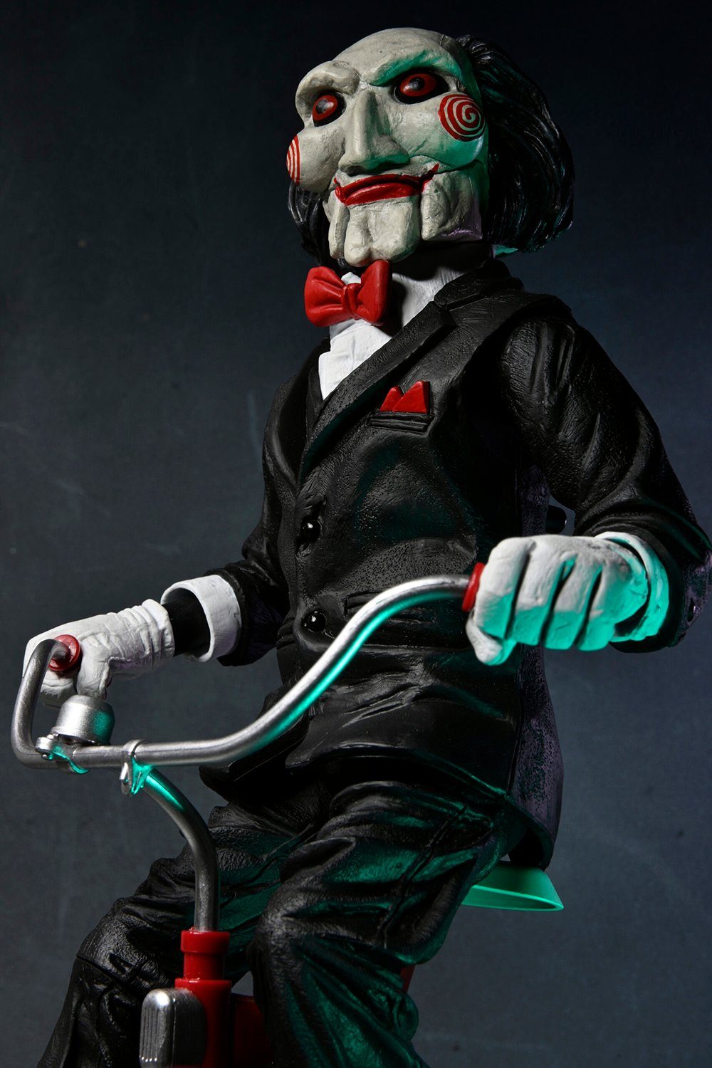 NECA Actionfigur Saw 12 Actionfigur Billy mit Dreirad inkl. Soundfunktion – Bild 4 von 5
