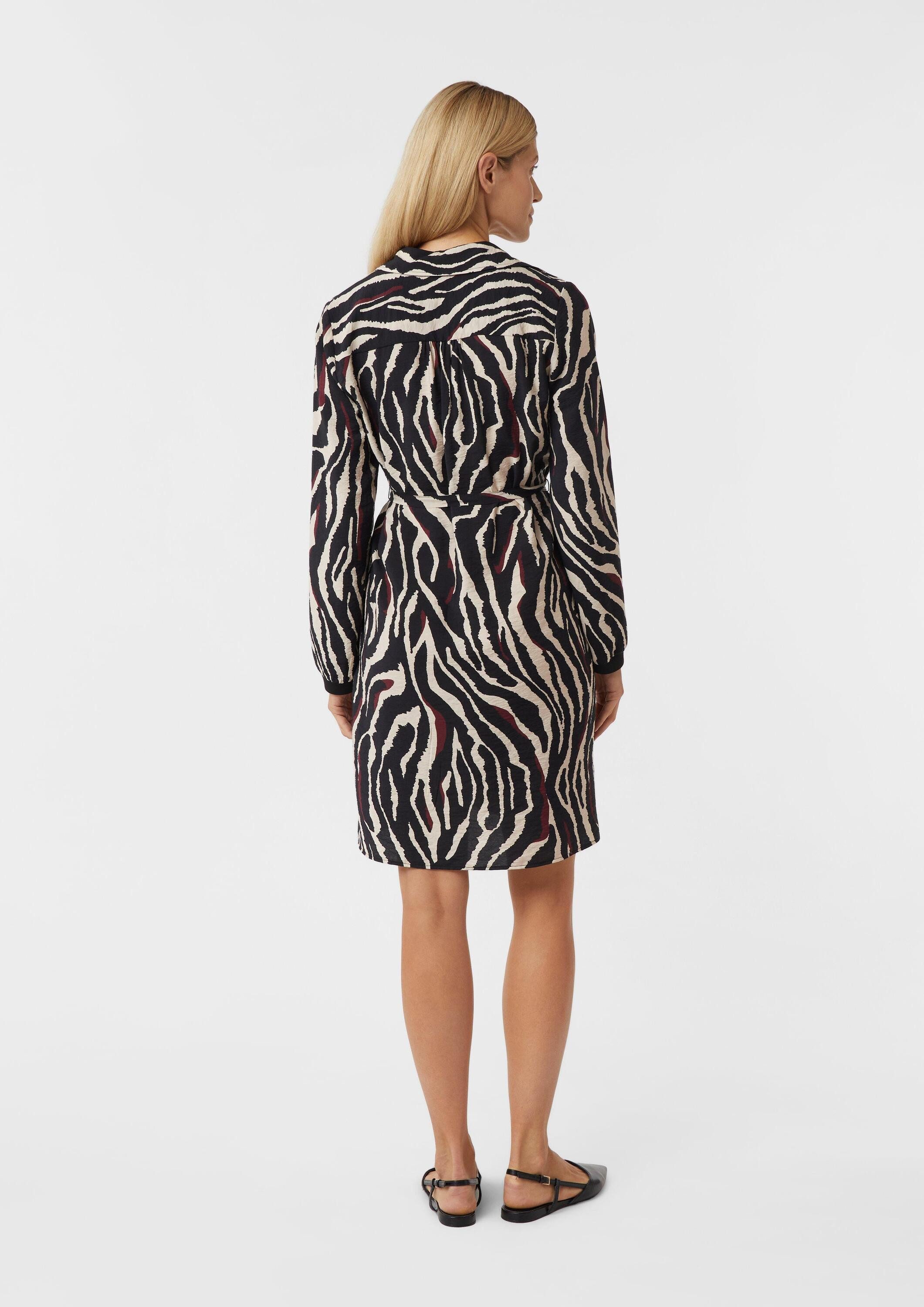 comma Minikleid Kleid Kurzes Hemdblusenkleid mit Animal-Print und Bindegürtel