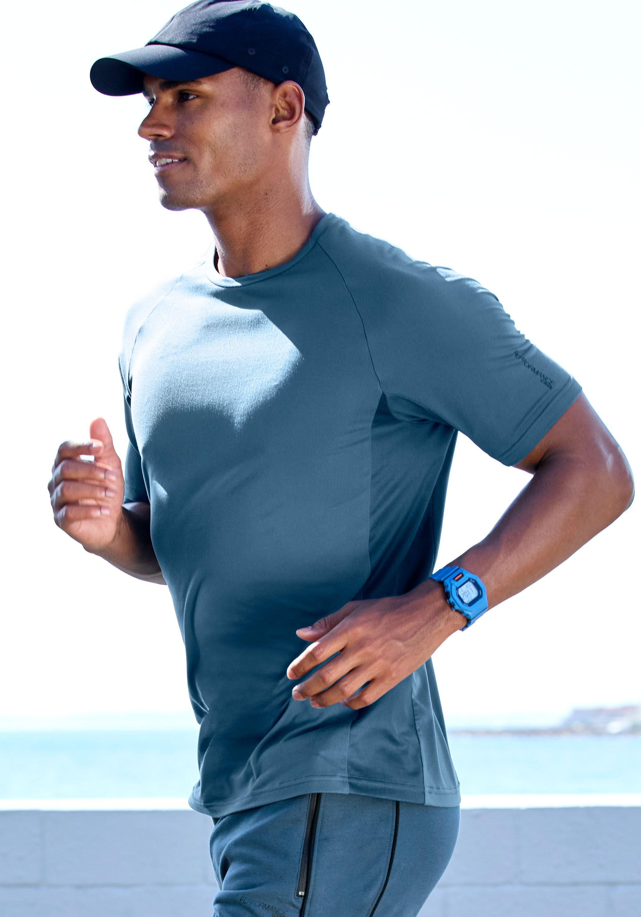 AUTHENTIC LE JOGGER Funktionsshirt mit Rundhalsausschnitt und seitlichen Me günstig online kaufen