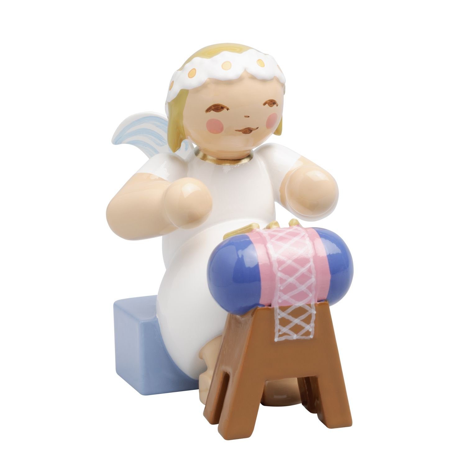 Wendt & Kühn Weihnachtsfigur Margeritenengel Sitzend mit Klöppelsack 634/70/35