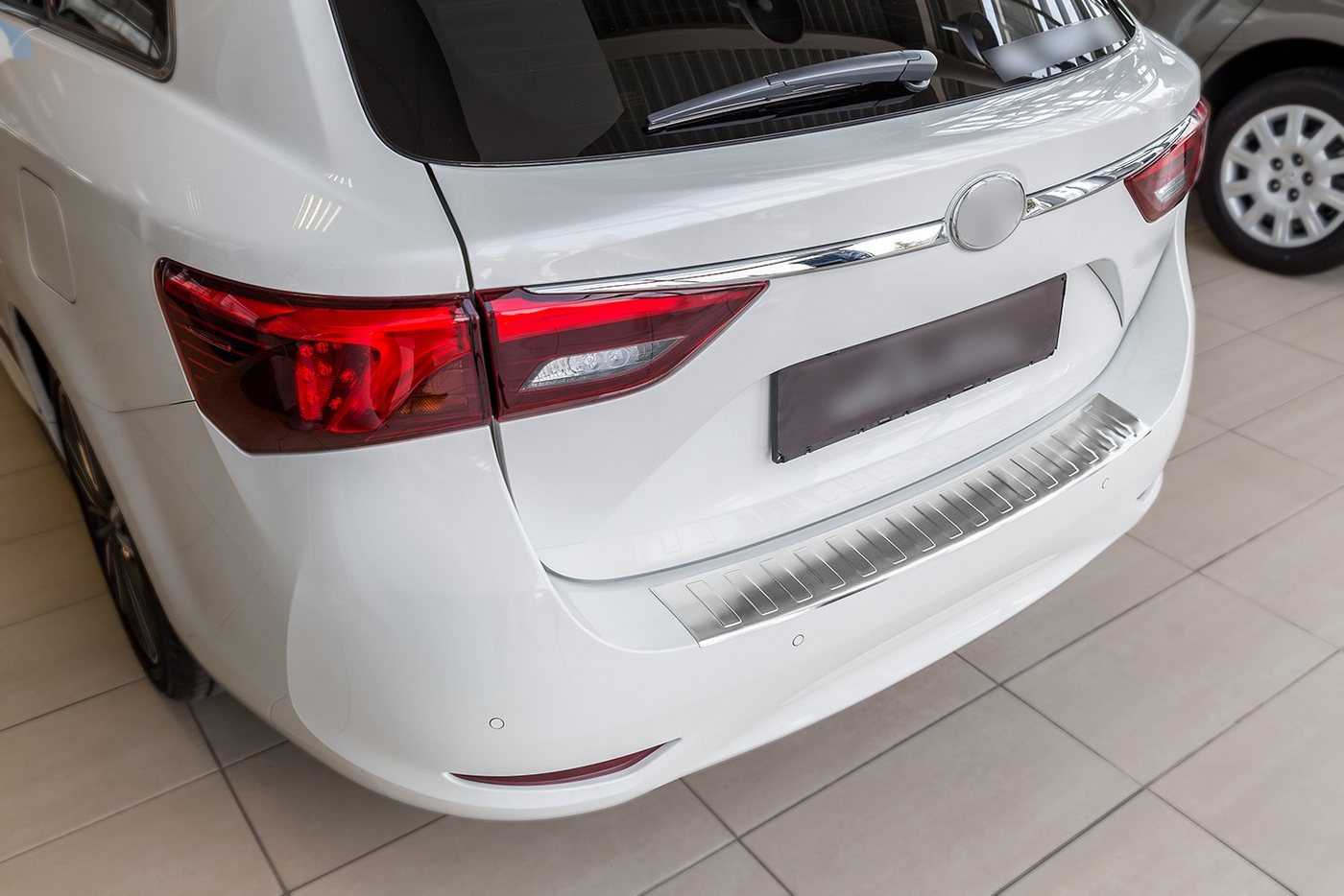 Thumbnail - tuning-art Ladekantenschutz L200 Edelstahl passgenau für Toyota Avensis 3 Kombi Sport 06/2015-2018