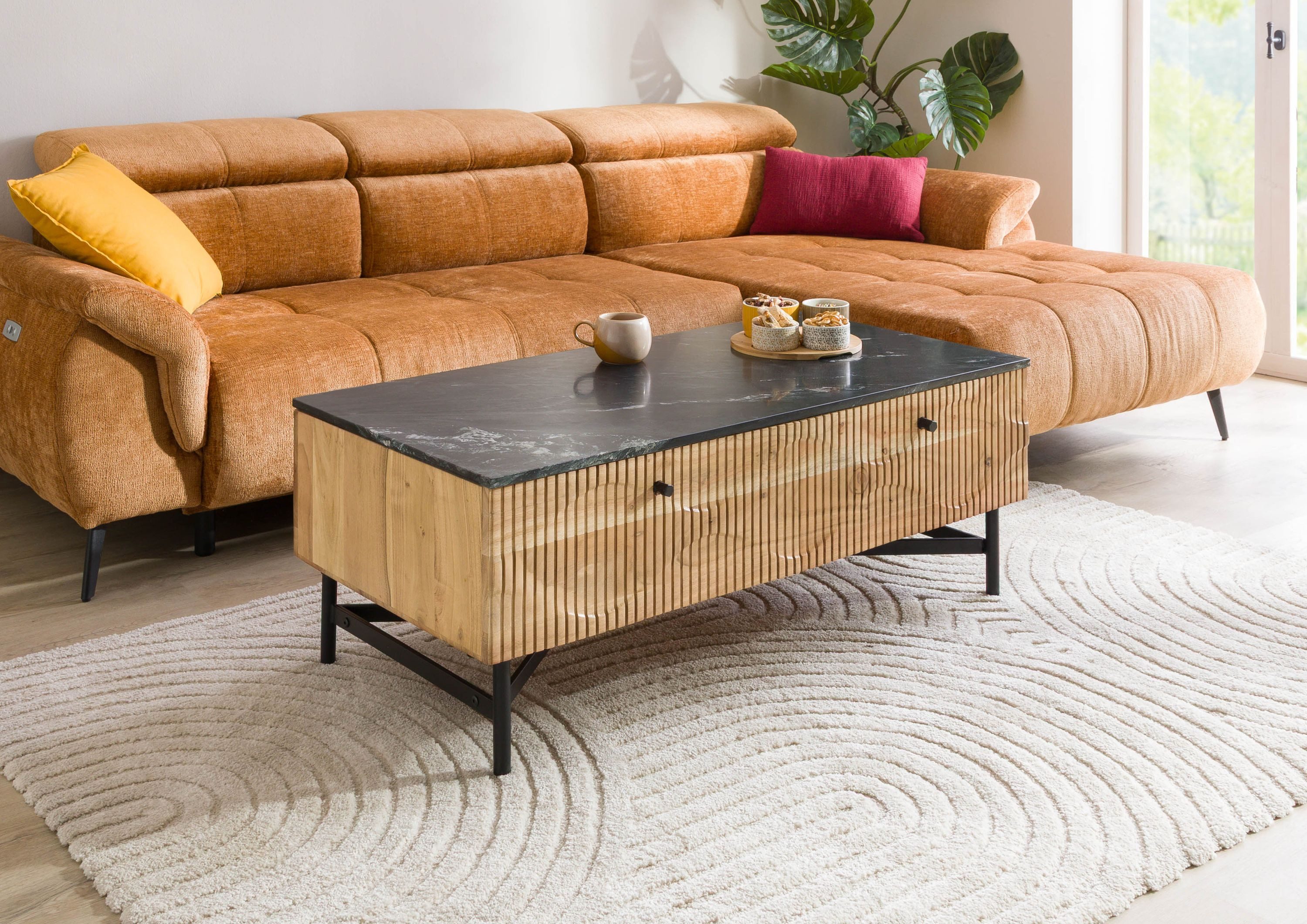 Massivmoebel24 Couchtisch LONDON (Massivholz, Massivholztisch), Akazie 120x60x45 natur lackiert / Marmor schwarz LONDON #120