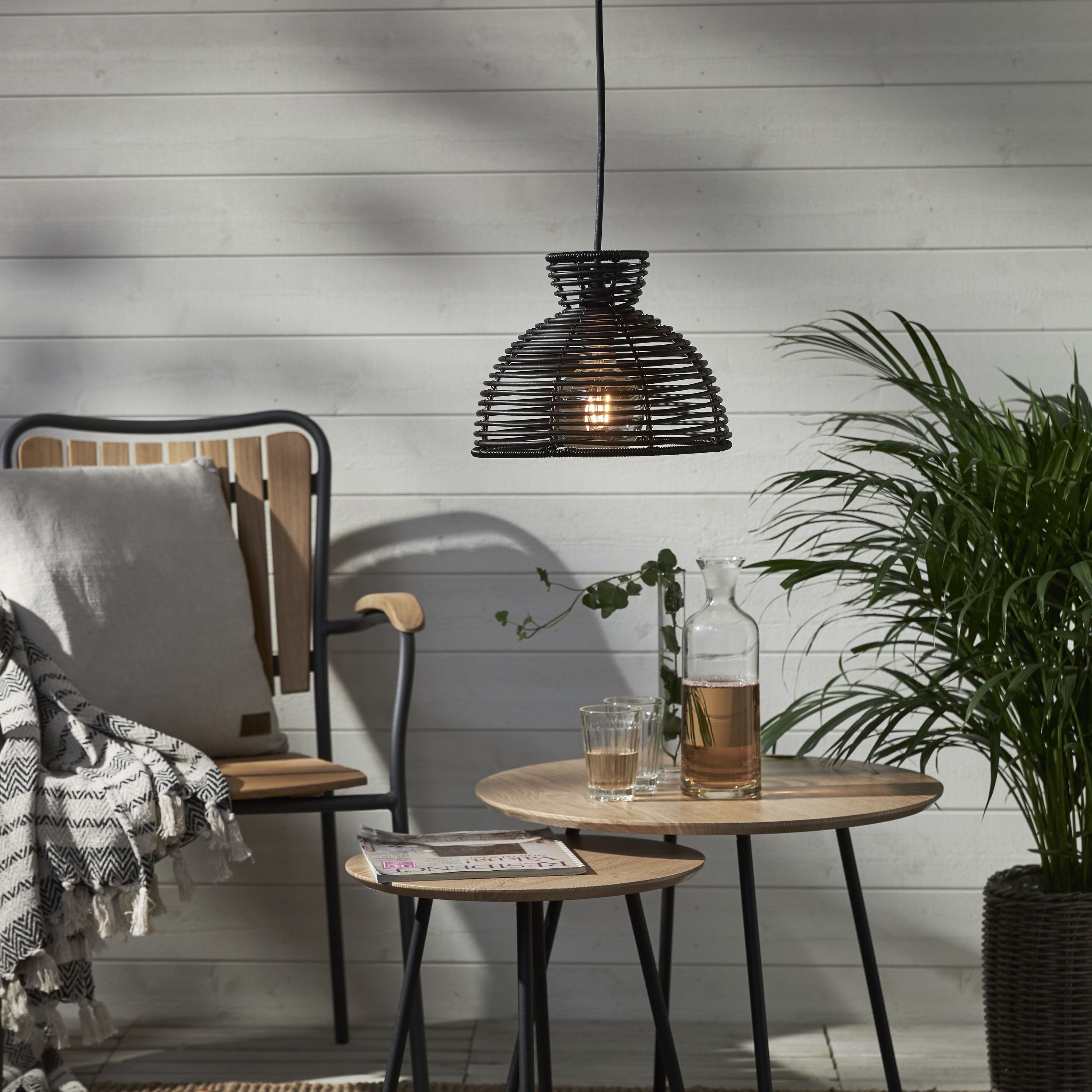 STAR TRADING LED Dekolicht Runde, Outdoor Lampenschirm,Runde, aus Kunst-Rattan, klein, schwarz, E27, Ø