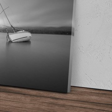 Sinus Art Leinwandbild 120x80cm Wandbild auf Leinwand Schwarz Weiß Fotografie Segelboot Meer, (1 St)