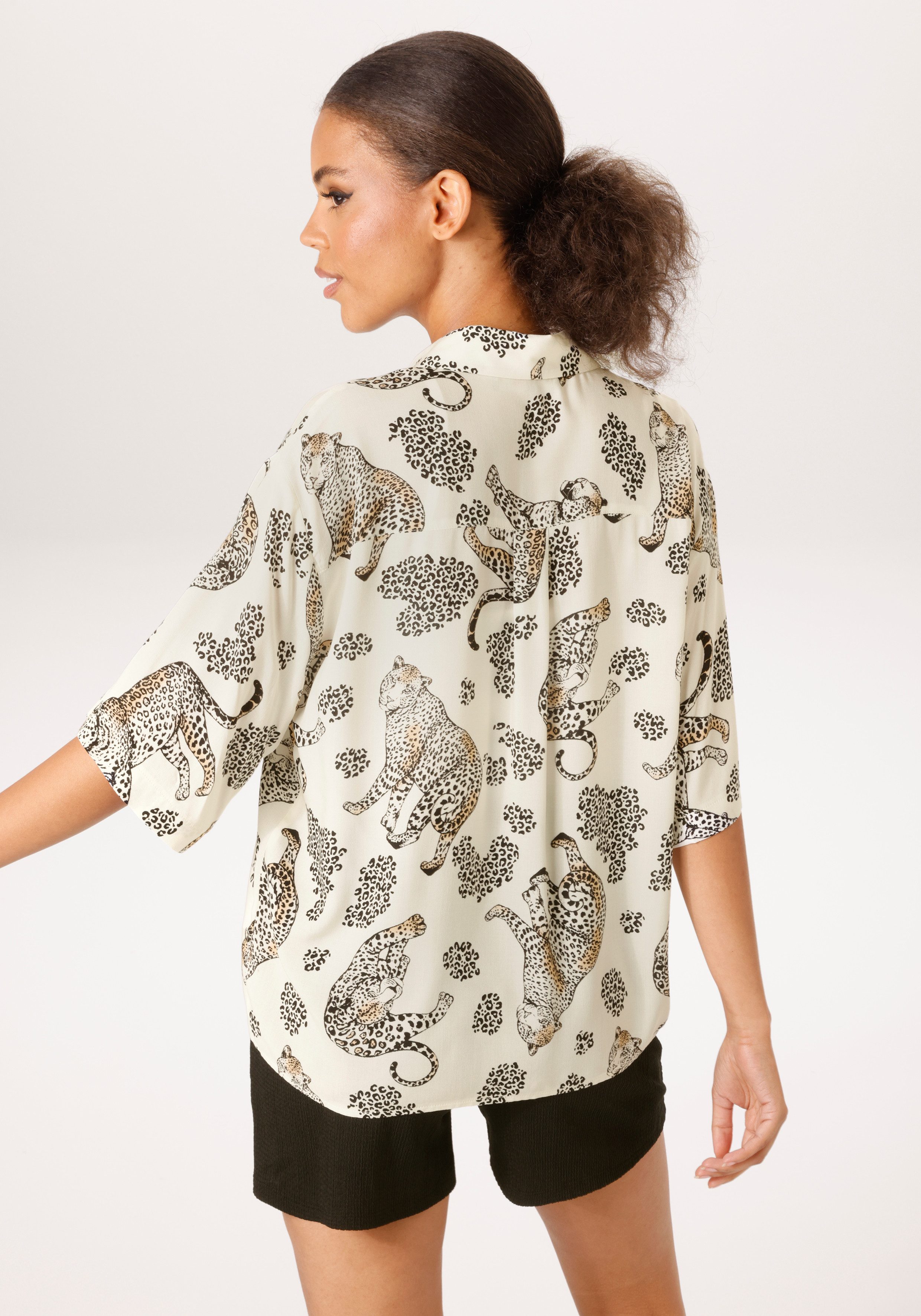 Aniston CASUAL Hemdbluse mit dekorativen Leoparden bedruckt - NEUE KOLLEKTION