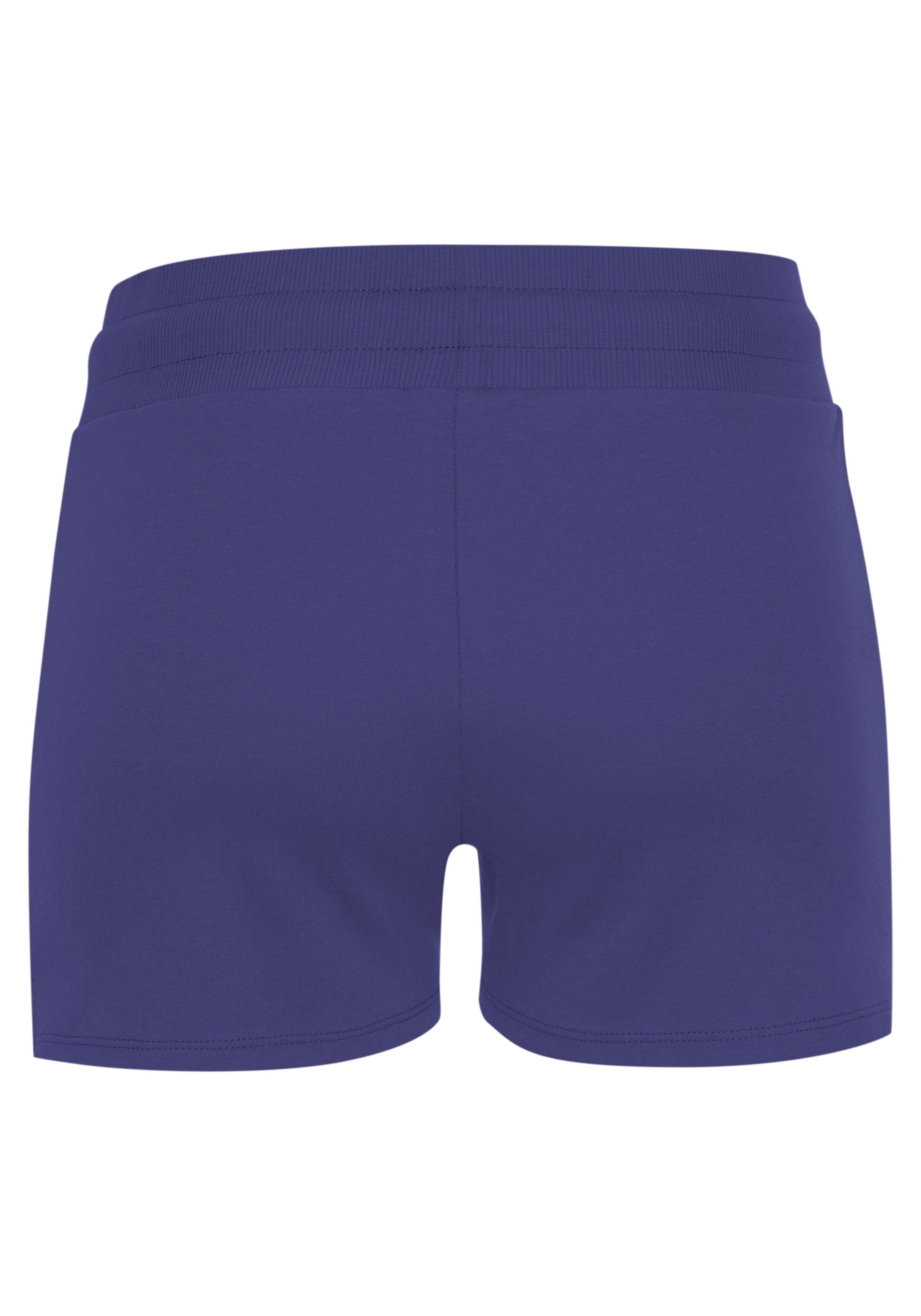 LASCANA ACTIVE Shorts mit kleinen Seitenschlitzen