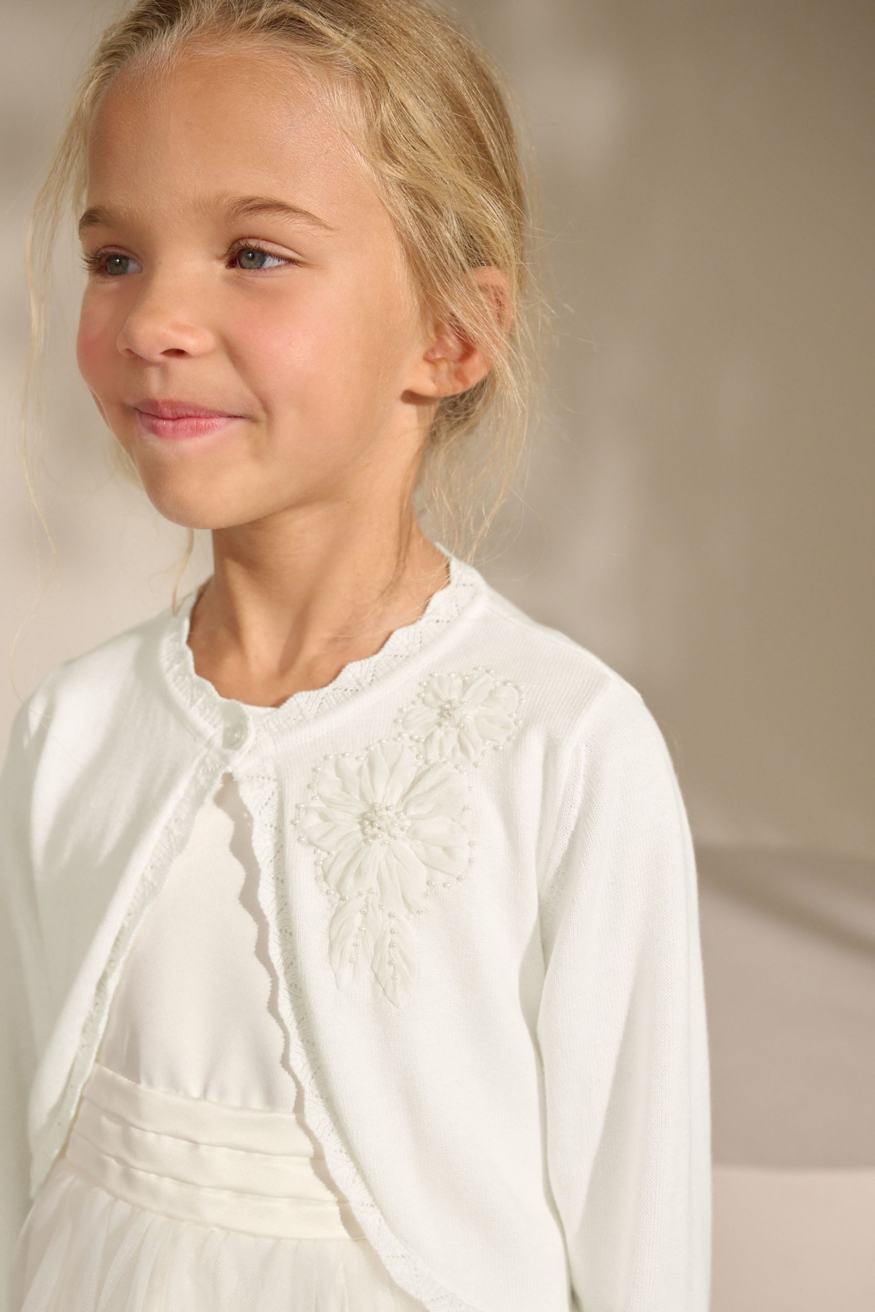 Next Strickjacke Eleganter Shrug mit Zierdetails 100 % Baumwolle (1-tlg)