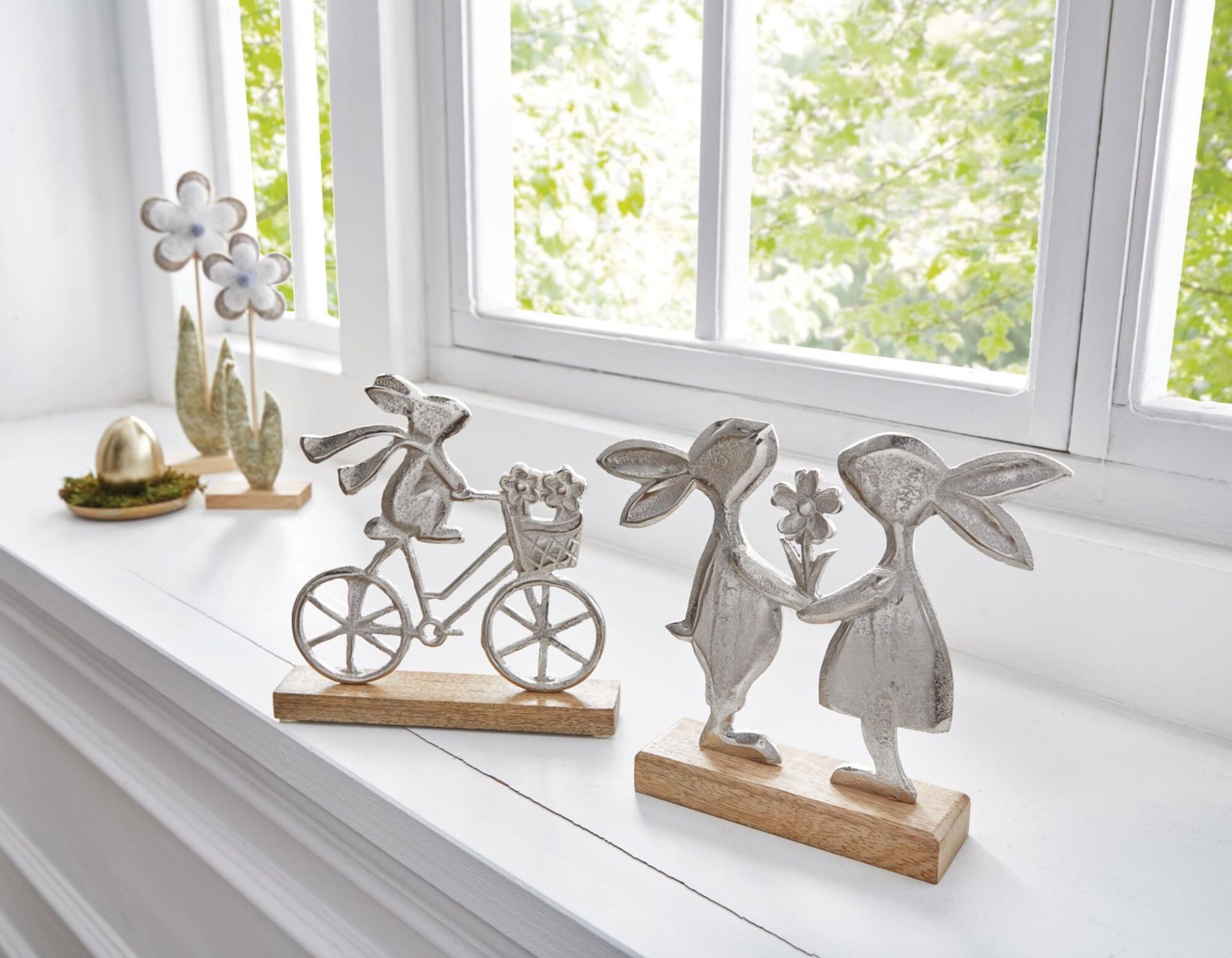 Home-trends24.de Osterfigur Osterhase Hase Ostern Deko Hasenpaar Blumen Sockel