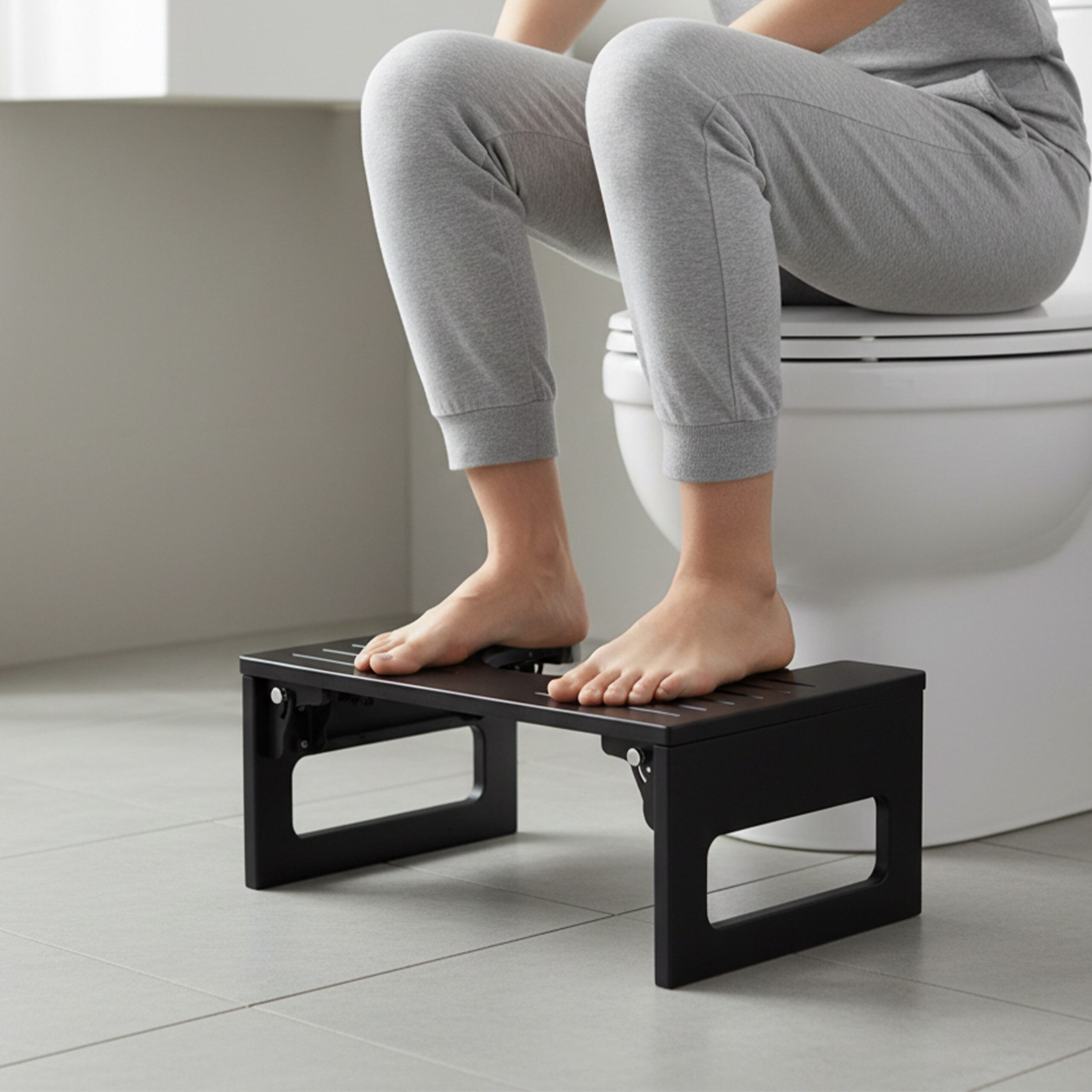 relaxdays Badhocker Klappbarer Toilettenhocker aus Bambus, schwarz