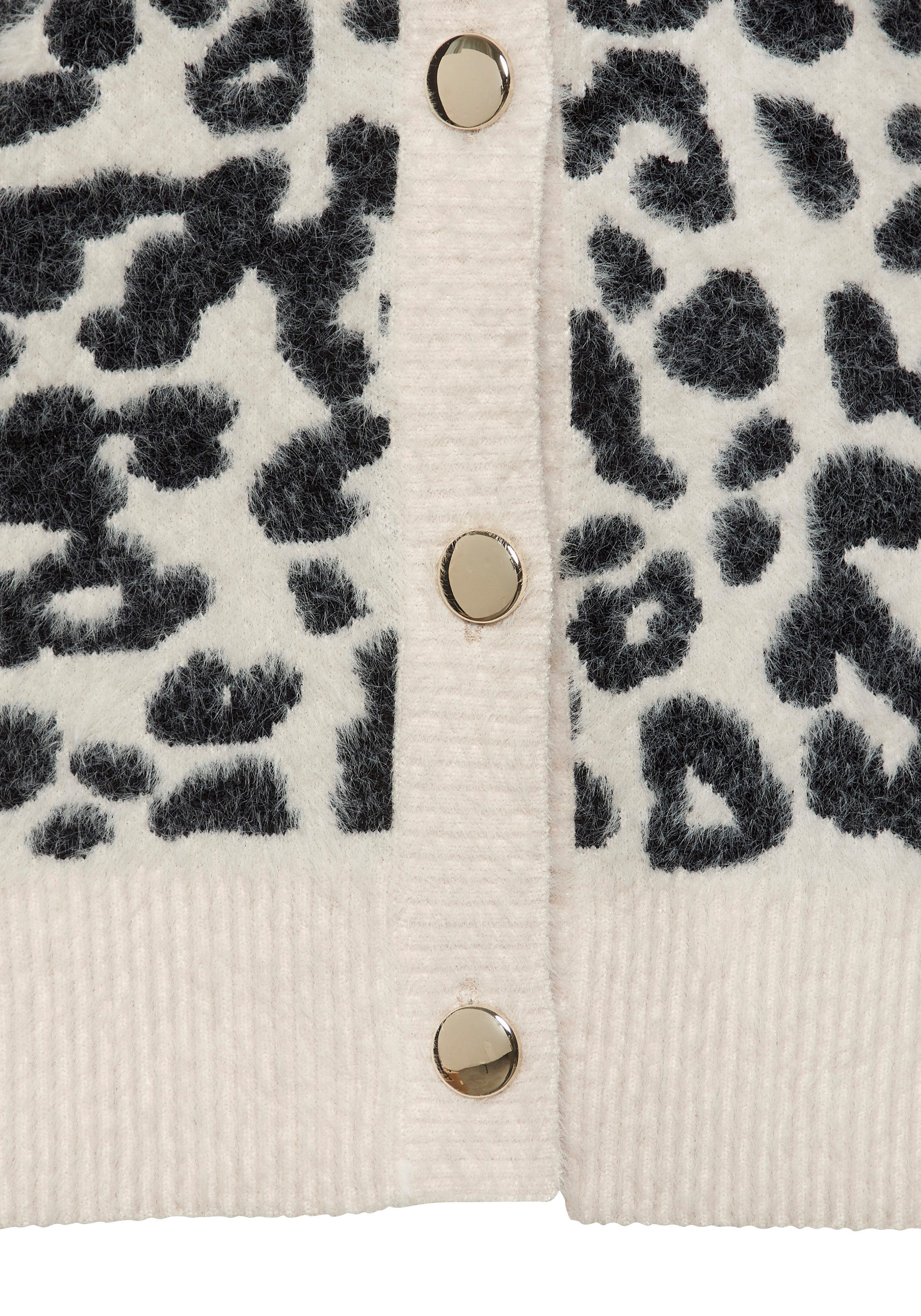 LASCANA Strickjacke in flauschiger Qualität mit Leomuster und lässiger Oversize-Form Cardigan mit Leomuster, Oversize-Strickjacke mit Animalmuster – Bild 5 von 5