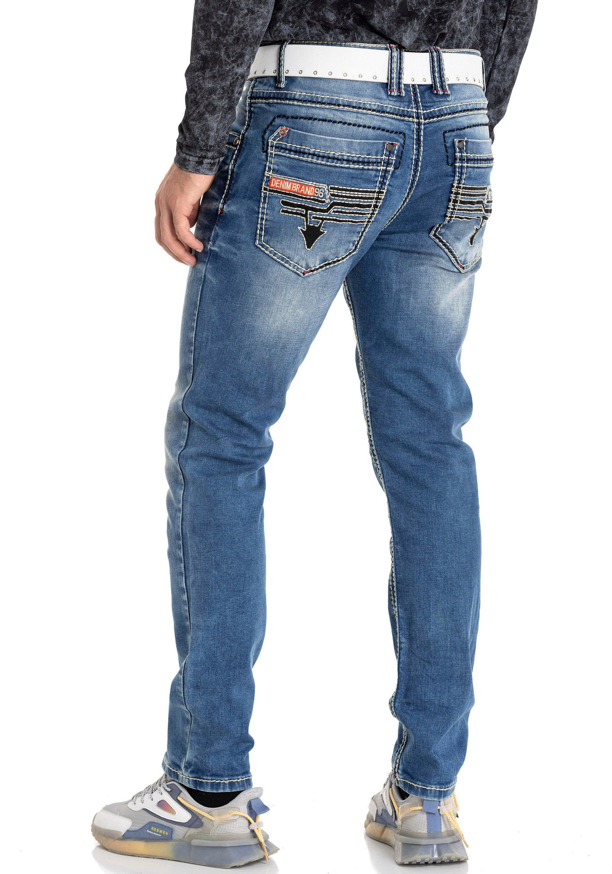 Cipo & Baxx Slim-fit-Jeans mit auffälligen Kontrastnähten