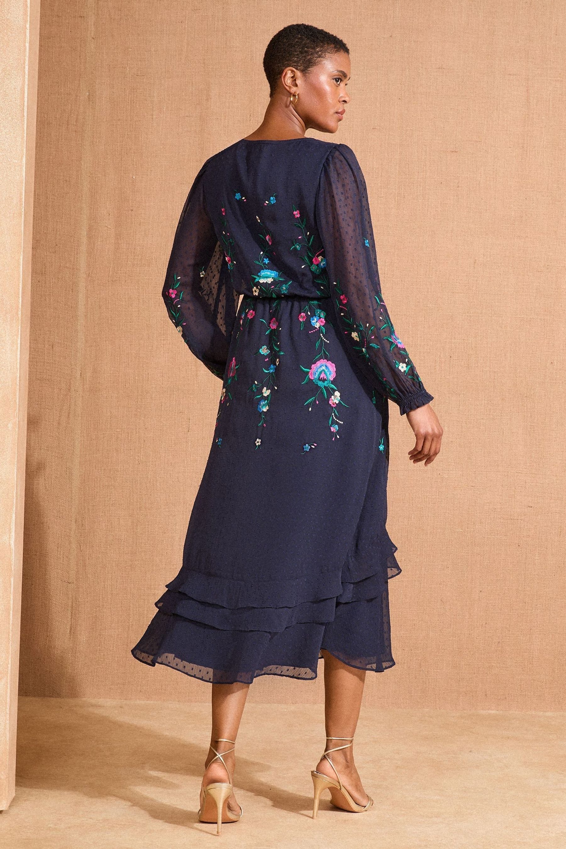 Love & Roses Midikleid Love & Roses Besticktes Midikleid, Regular (1-tlg) günstig online kaufen