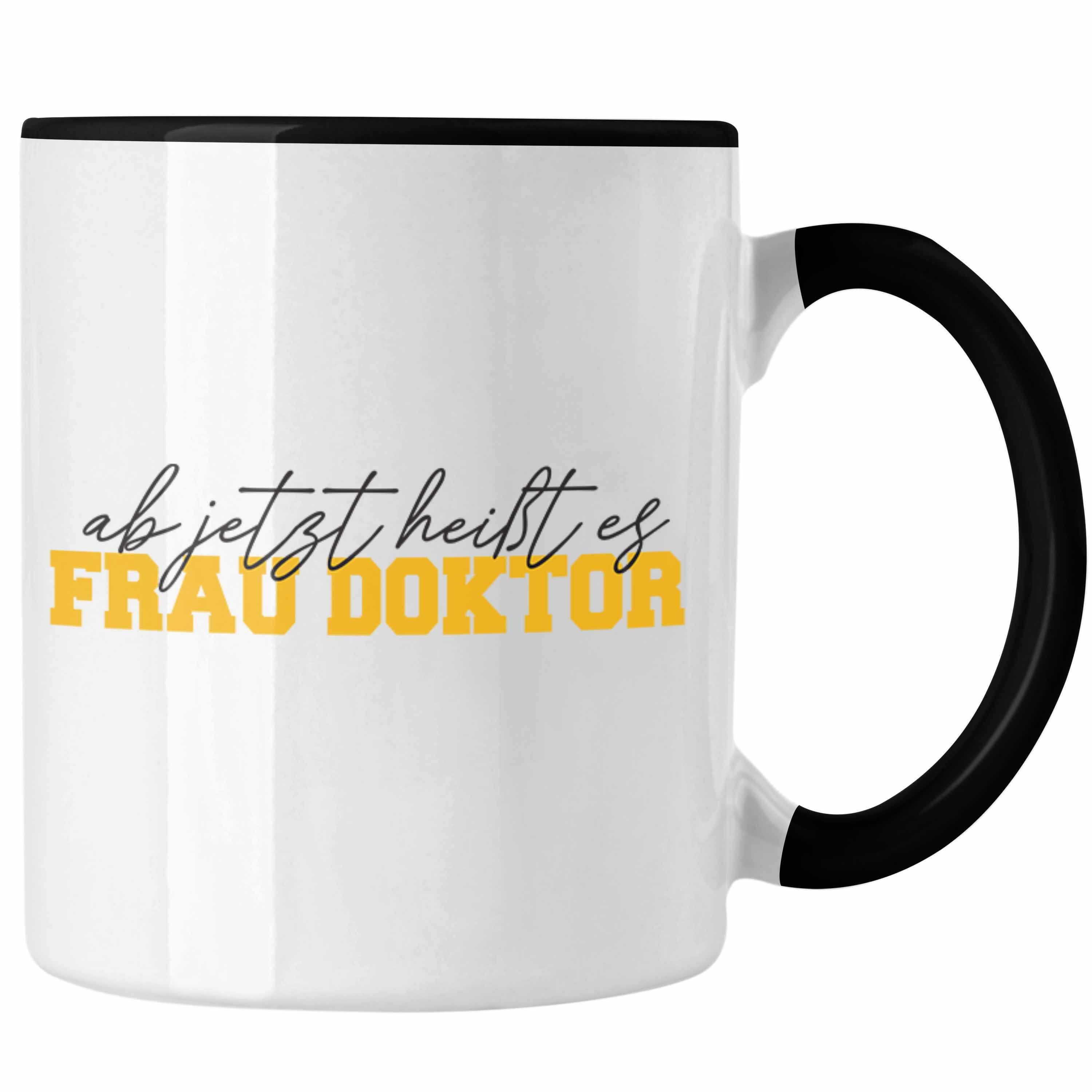 Trendation Tasse Doktortitel Bestanden Tasse Geschenk "Ab Jetzt Heißt Es Frau Doktor" Schwarz