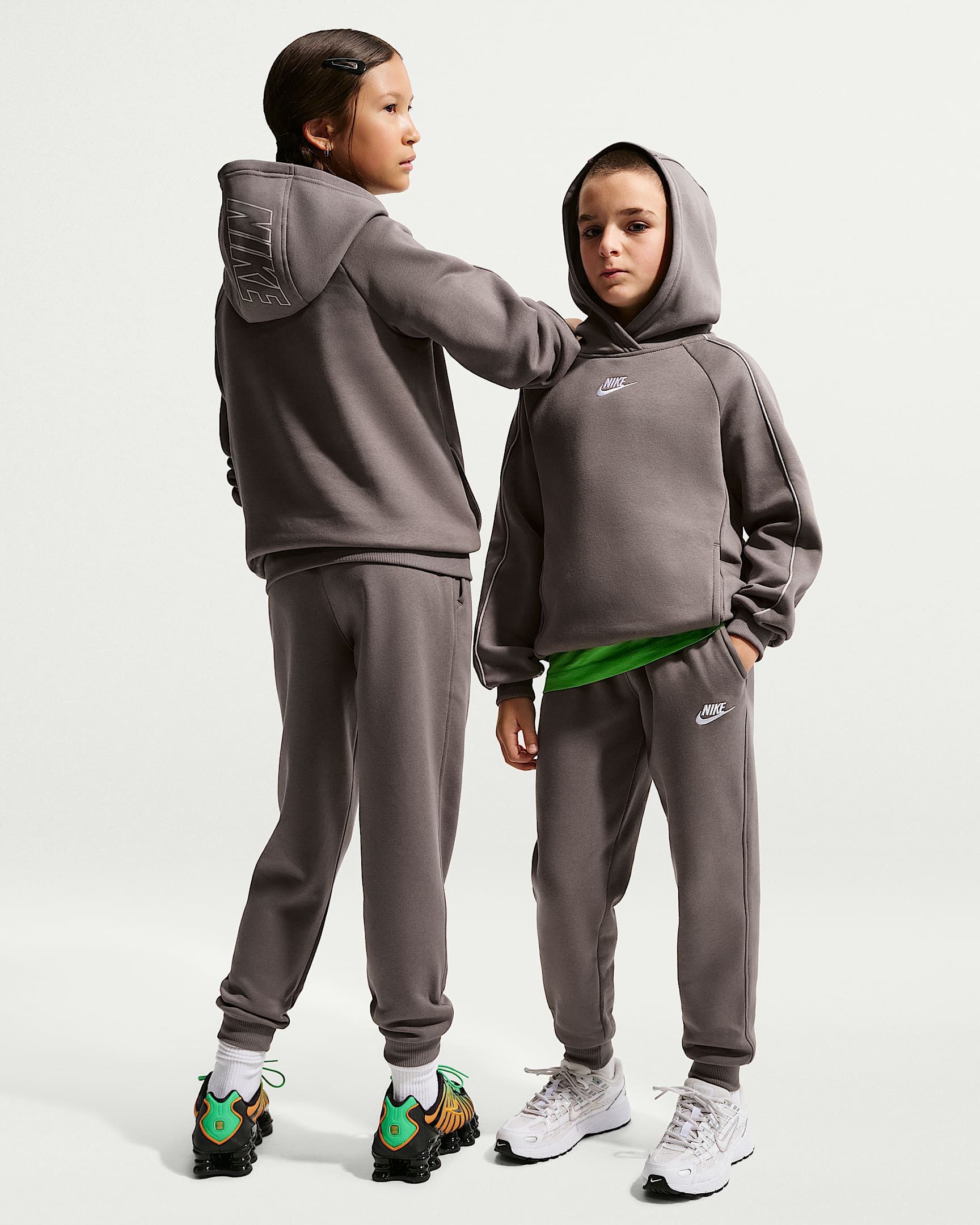 Nike Sportswear Trainingsanzug K NSW CLUB FLC HDY TRACKSUIT (2-tlg), Für Kinder und Jugendliche