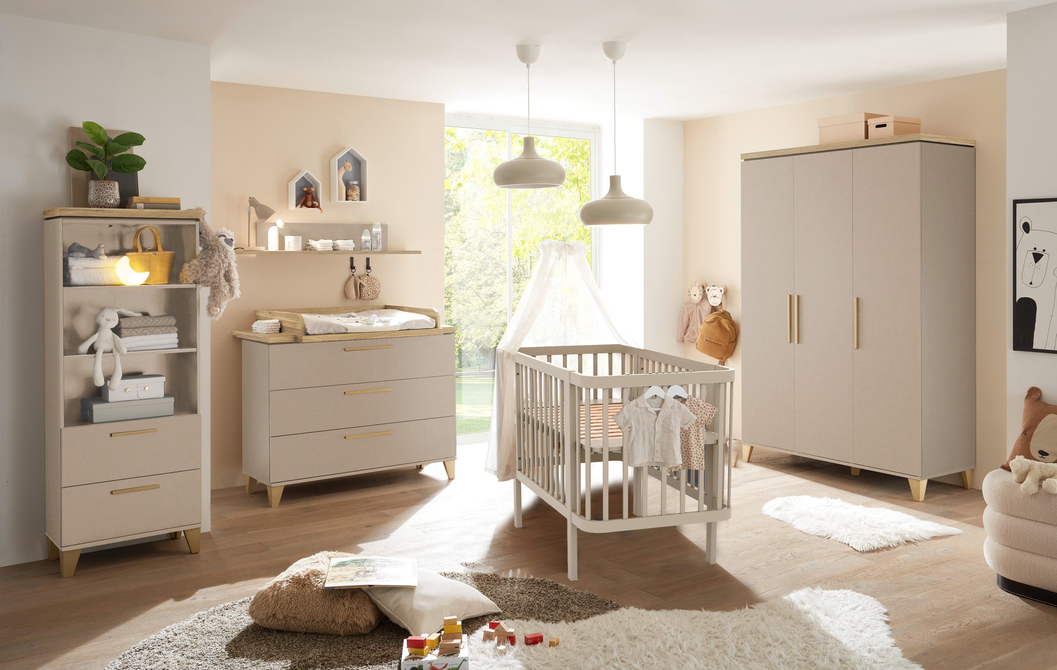 möbel-direkt.de Babyzimmer-Komplettset Hilda, (Komplett Set, 5-tlg., Schrank, Babybett, Wickelkommode, Standregal, Wandboard), höhenverstellbares Lattenrost und Schlupfsprossen