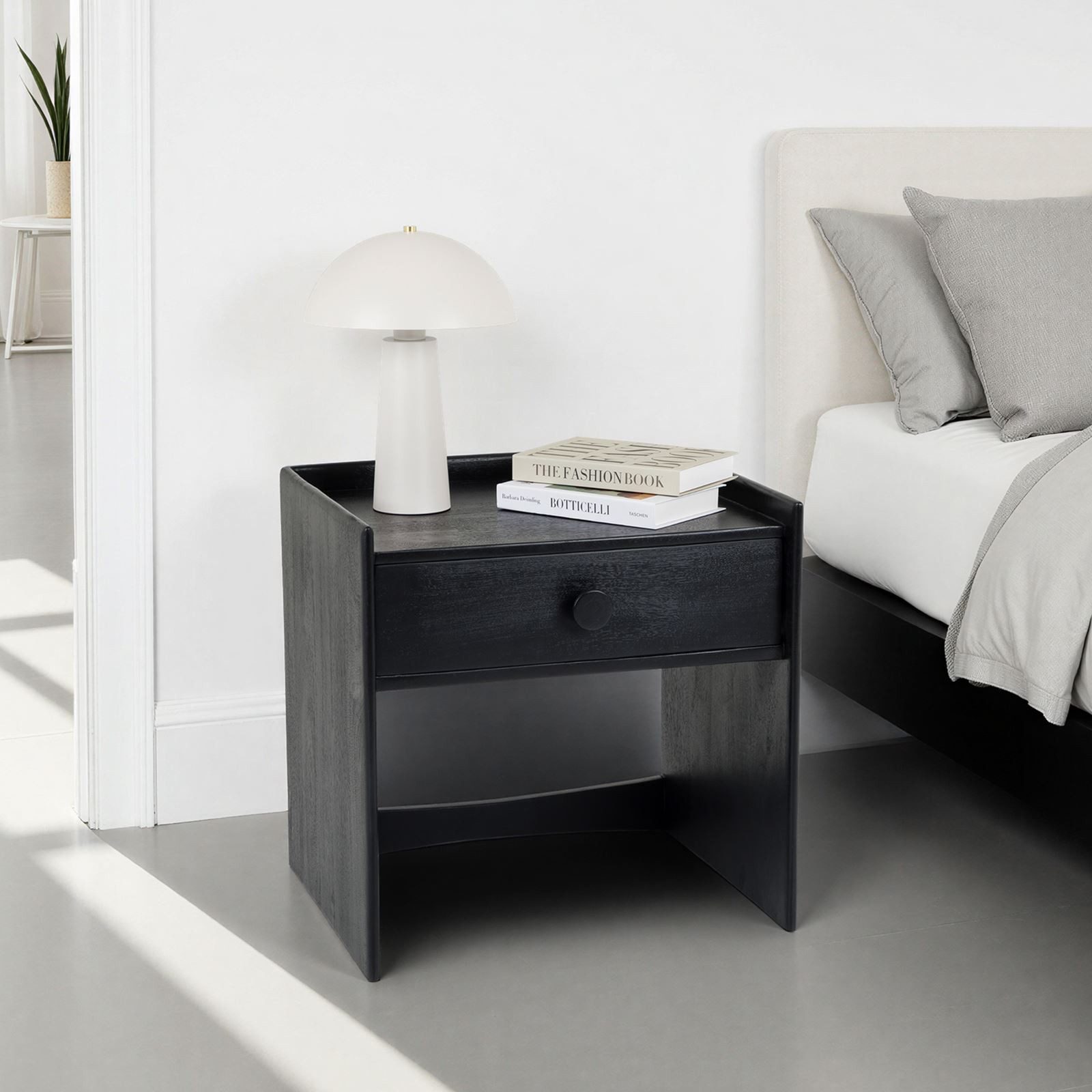 IDIMEX Nachttisch TURU, Beistelltisch Holz 55x46 cm mit Schublade aus Mangoholz Massiv Schwarz