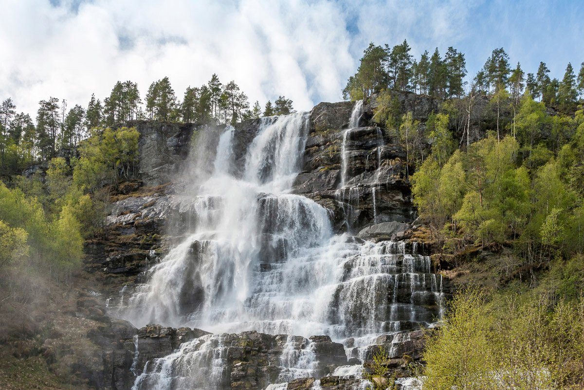 Fototapete Wasserfall Papermoon