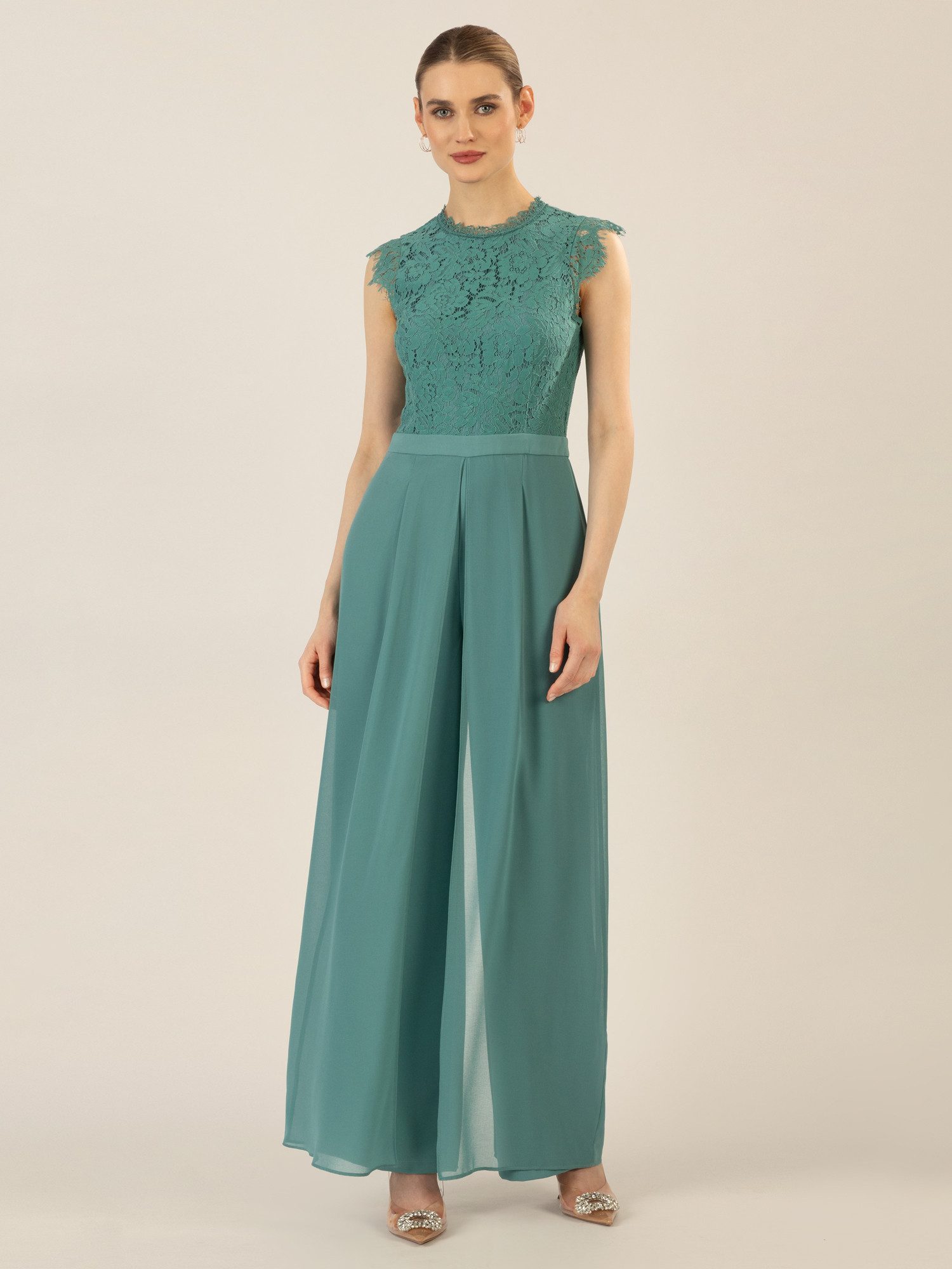 Apart Jumpsuit mit Spitzenoberteil und Formgebende Taillenabnäher günstig online kaufen