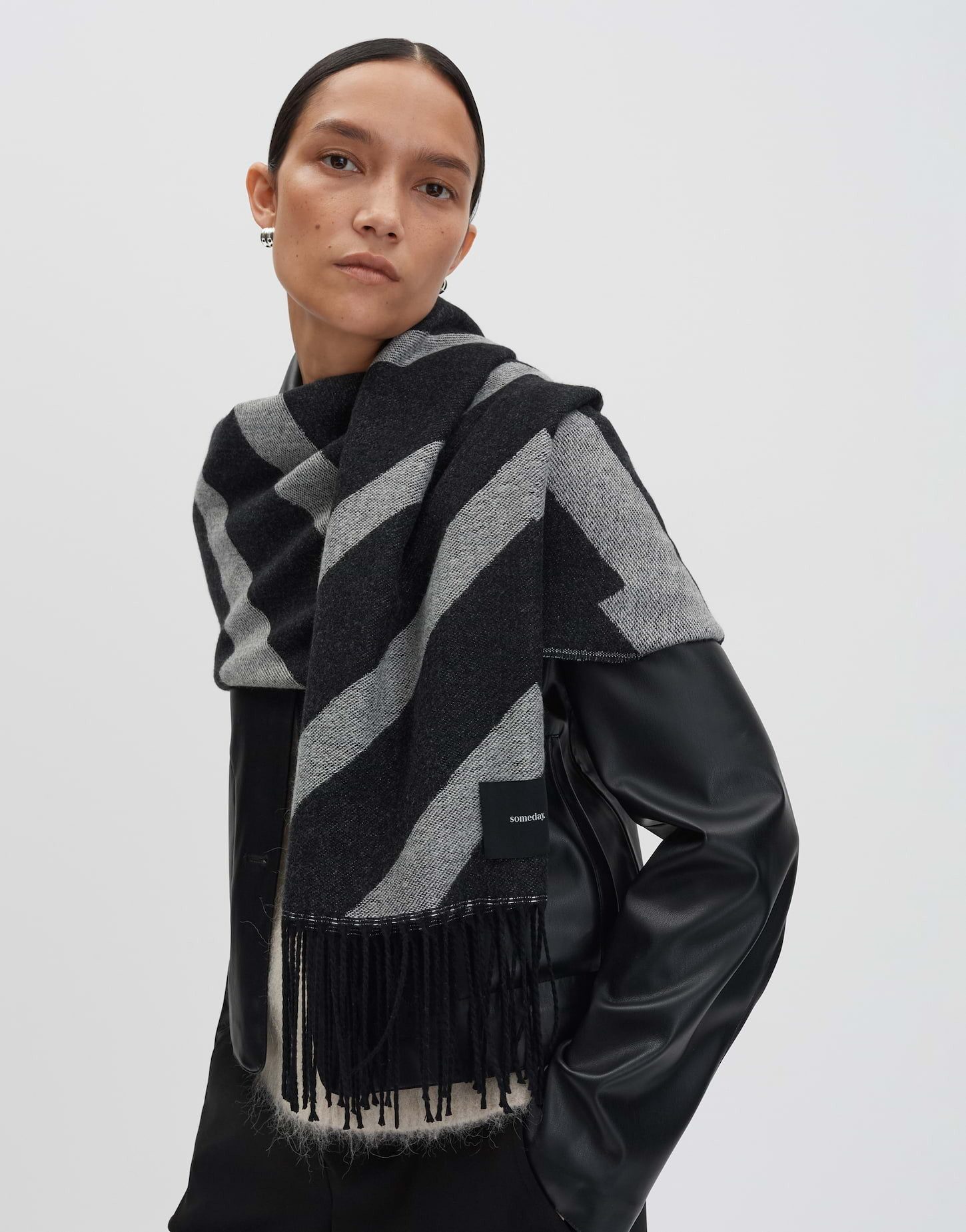someday Schal BLENIE SCARF aus Viskose Mix, one size, weicher Griff, Fransenkanten