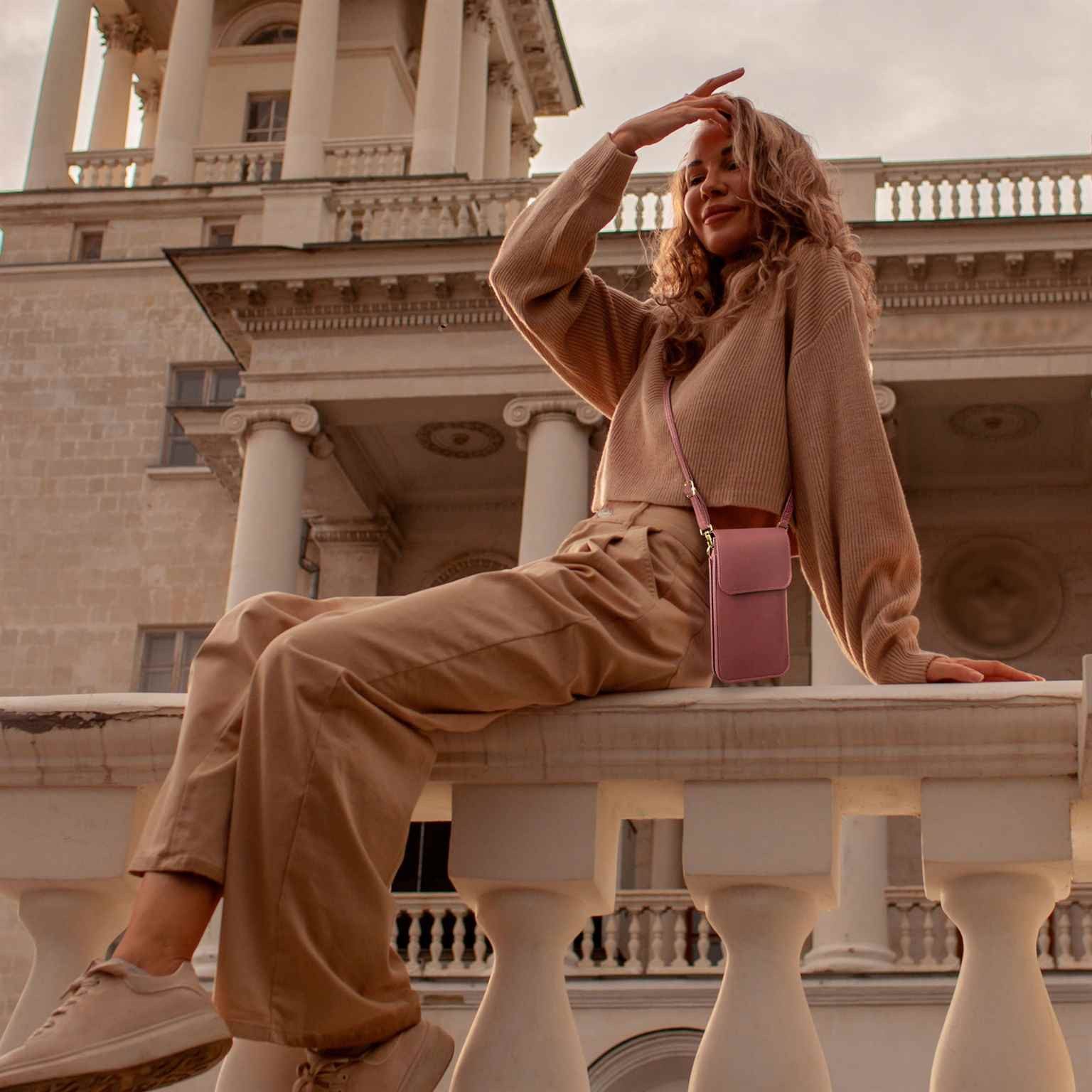 moex Handyhülle moex® CitySling für Apple iPhone 16 Pro Max, Handytasche zum Umhängen kleine Handtasche mit Handyfach Touch-Fenster