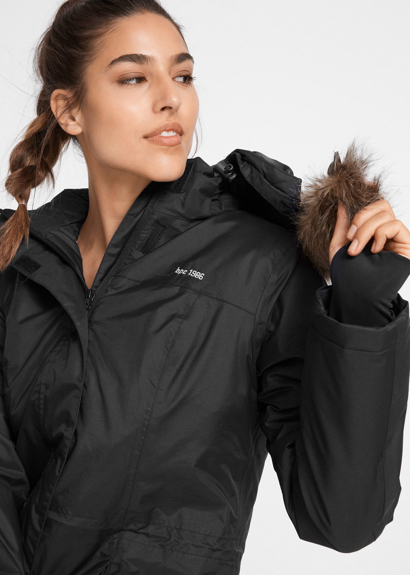bonprix Wintermantel mit abnehmbarer Kapuze + Fellimitat, Daumenlöcher, Handy-Innentasche – Bild 3 von 5
