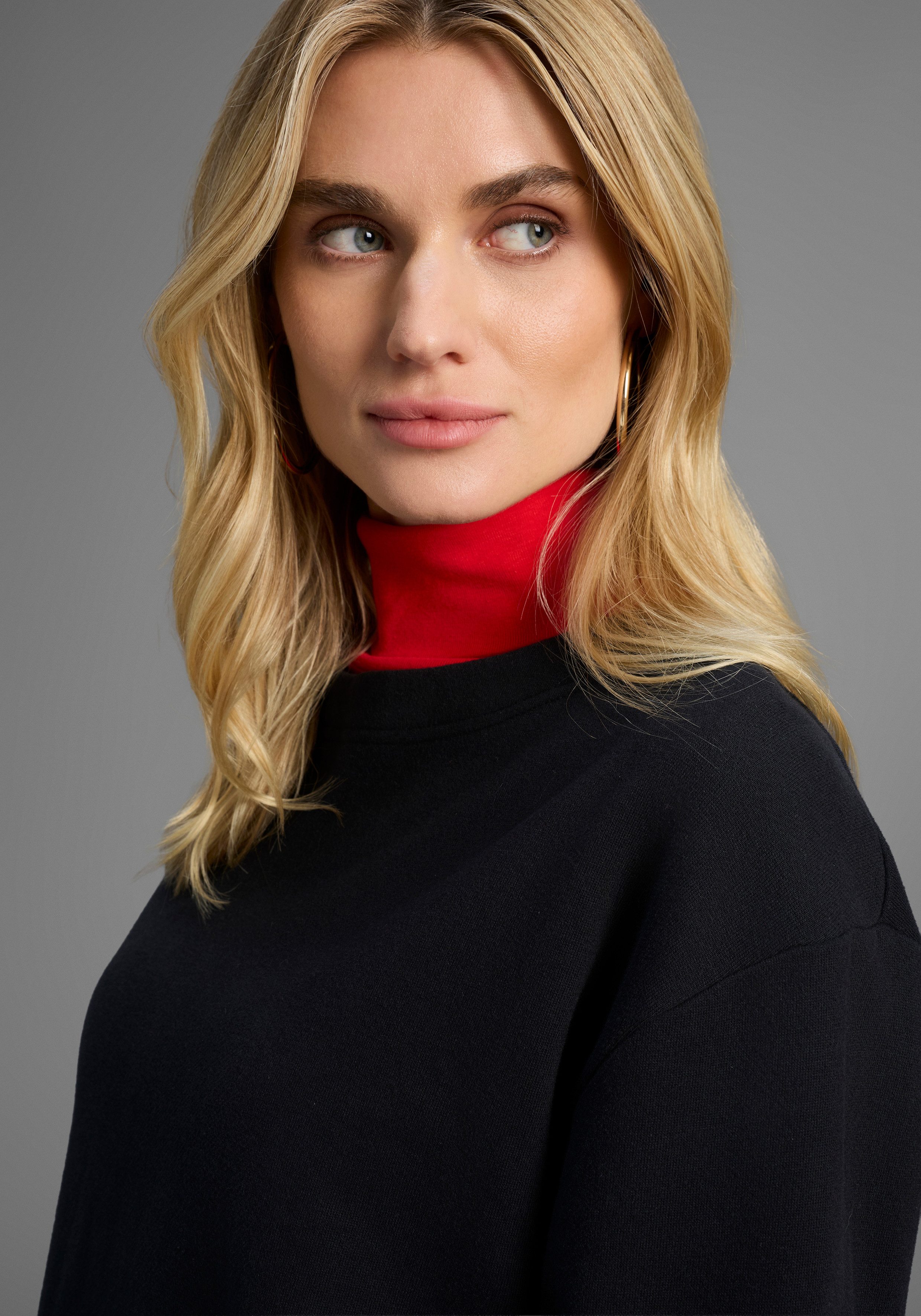 Laura Scott Sweater Lässig-weiter Sweater mit komfortabler Passform und Seitenschlitzen.