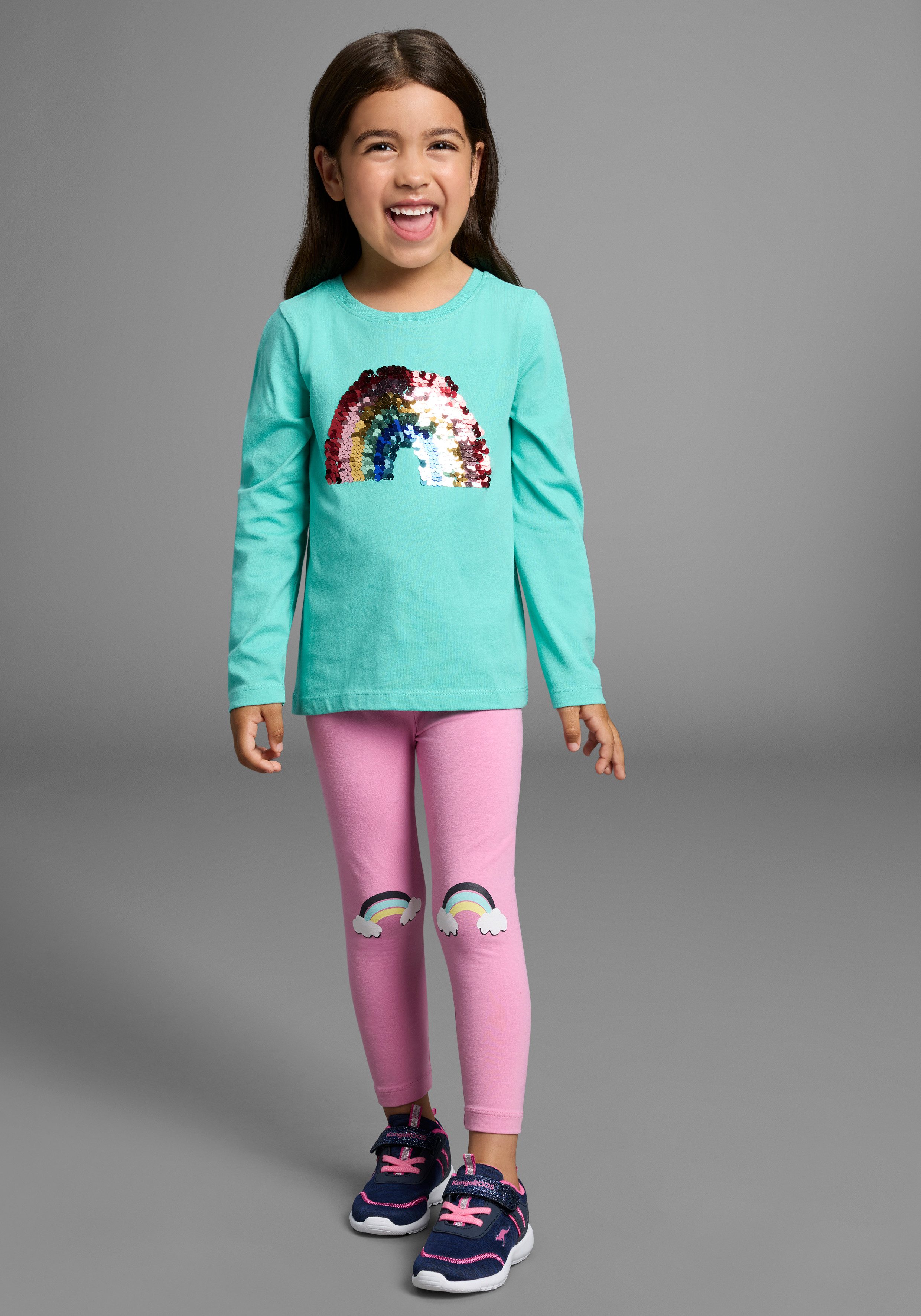 KIDSWORLD Langarmshirt Regenbogen Pailletten-Applikation Langarm, Basic-Passform, mit schimmernden Pailletten-Applikationen – Bild 4 von 5