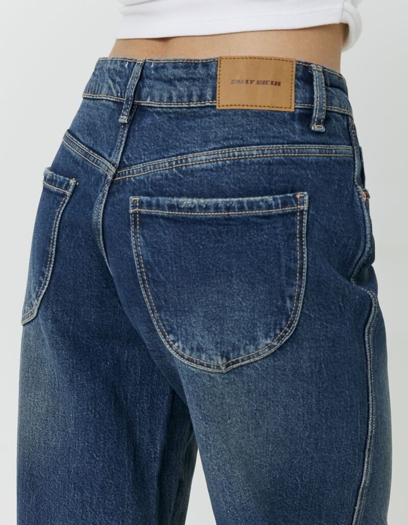 Tally Weijl Low-rise-Jeans SPADEPALLAS Baumwollmischung, Low-Waist mit geradem Beinverlauf und Strass-Anhänge