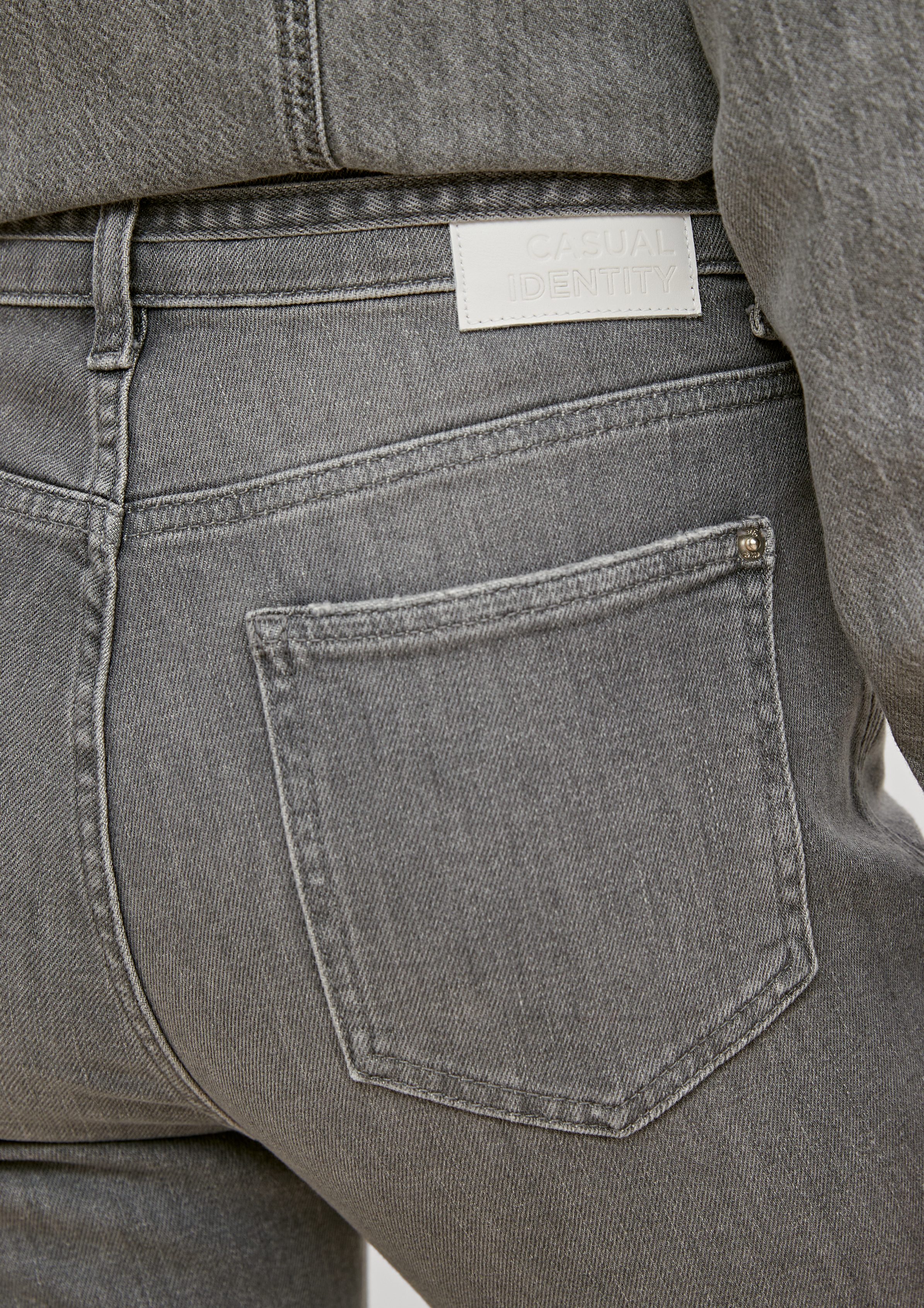comma casual identity 7/8-Jeans Slim: ausgefranstem mit Jeans Waschung Saum