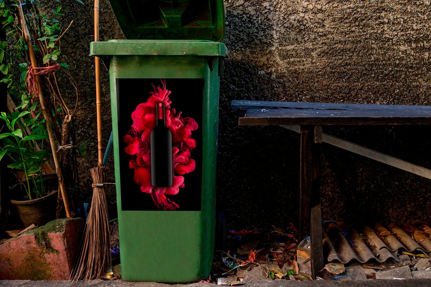 MuchoWow umgeben (1 Sticker, Weinflasche von Abfalbehälter Wandsticker Mülltonne, Container, St), Mülleimer-aufkleber, Rauch rotem