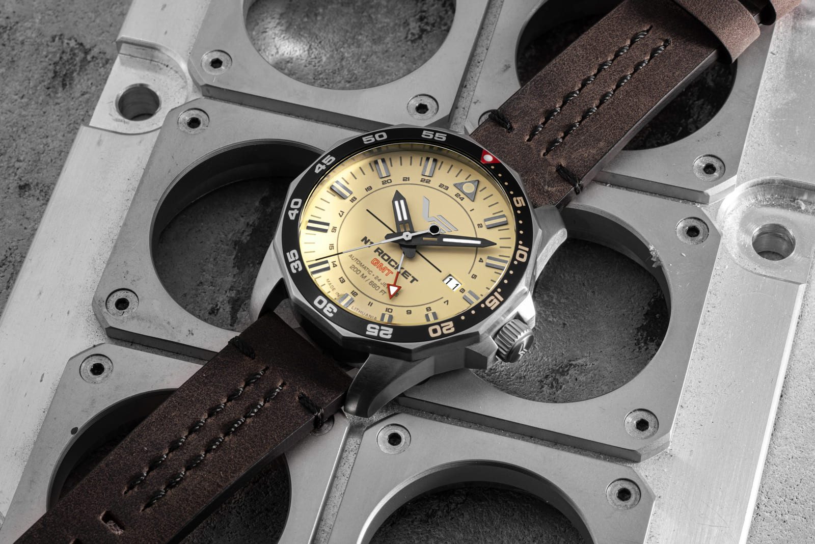 Vostok Europe Automatikuhr Rocket N1 – 46 mm Herrenuhr mit braunem Lederarm günstig online kaufen