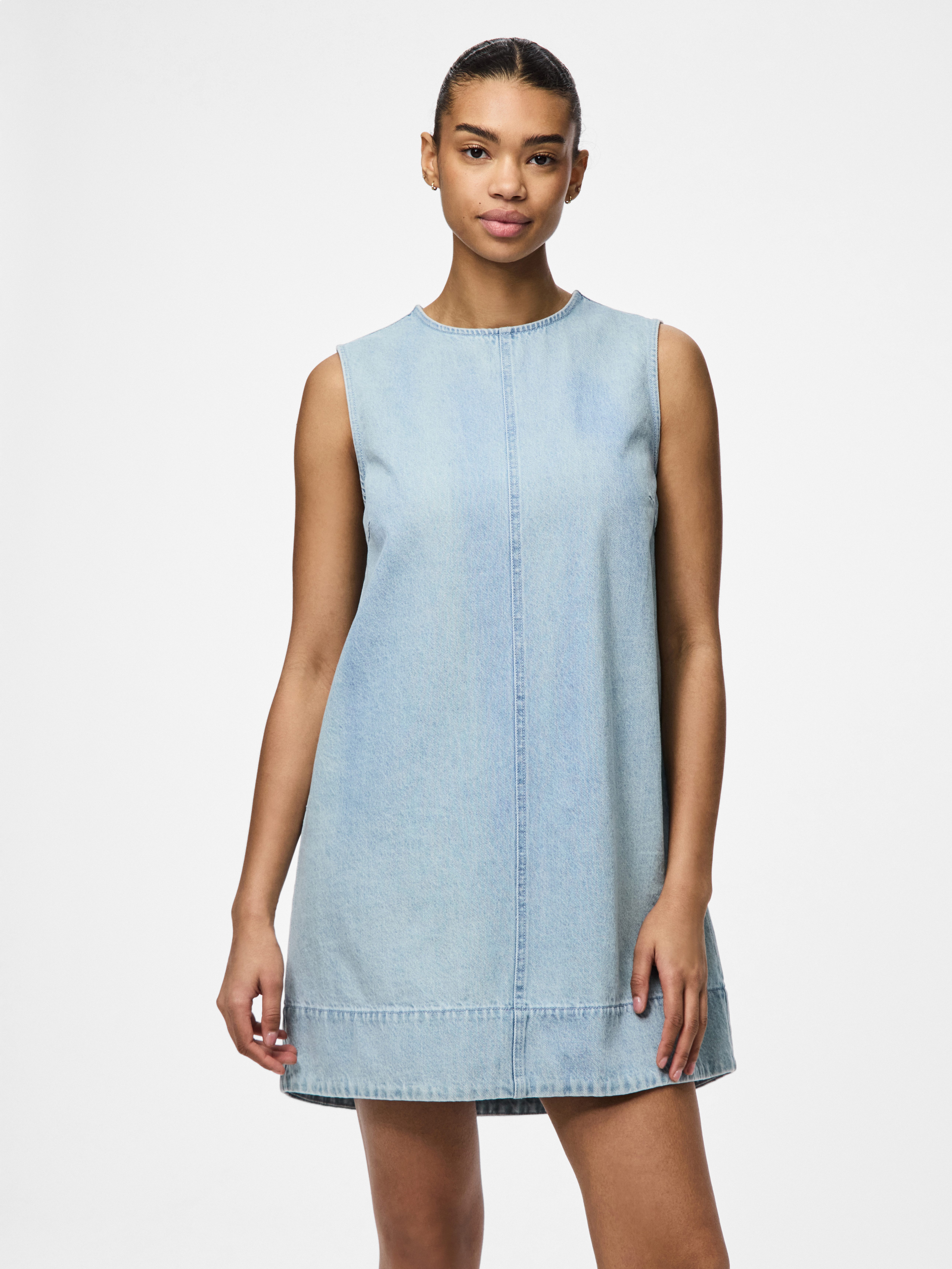 pieces Jeanskleid PCFLORA SL MINI DENIM DRESS NOOS mit A-Linien-Schnitt