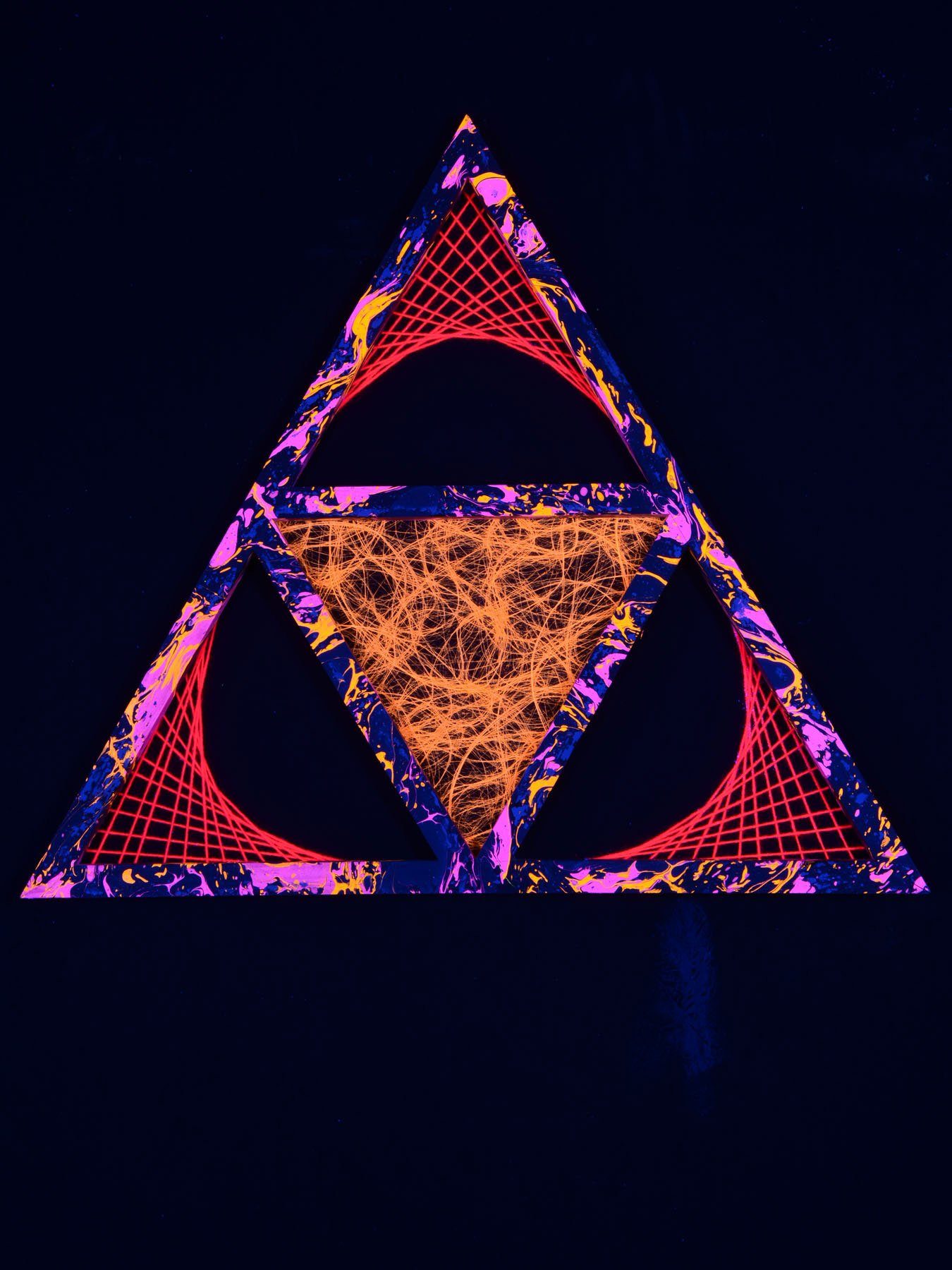 "Dark Dekoobjekt PSYWORK unter Schwarzlicht 65cm, Schwarzlicht Change Triangle", Pink Mind StringArt Psy UV-aktiv, leuchtet