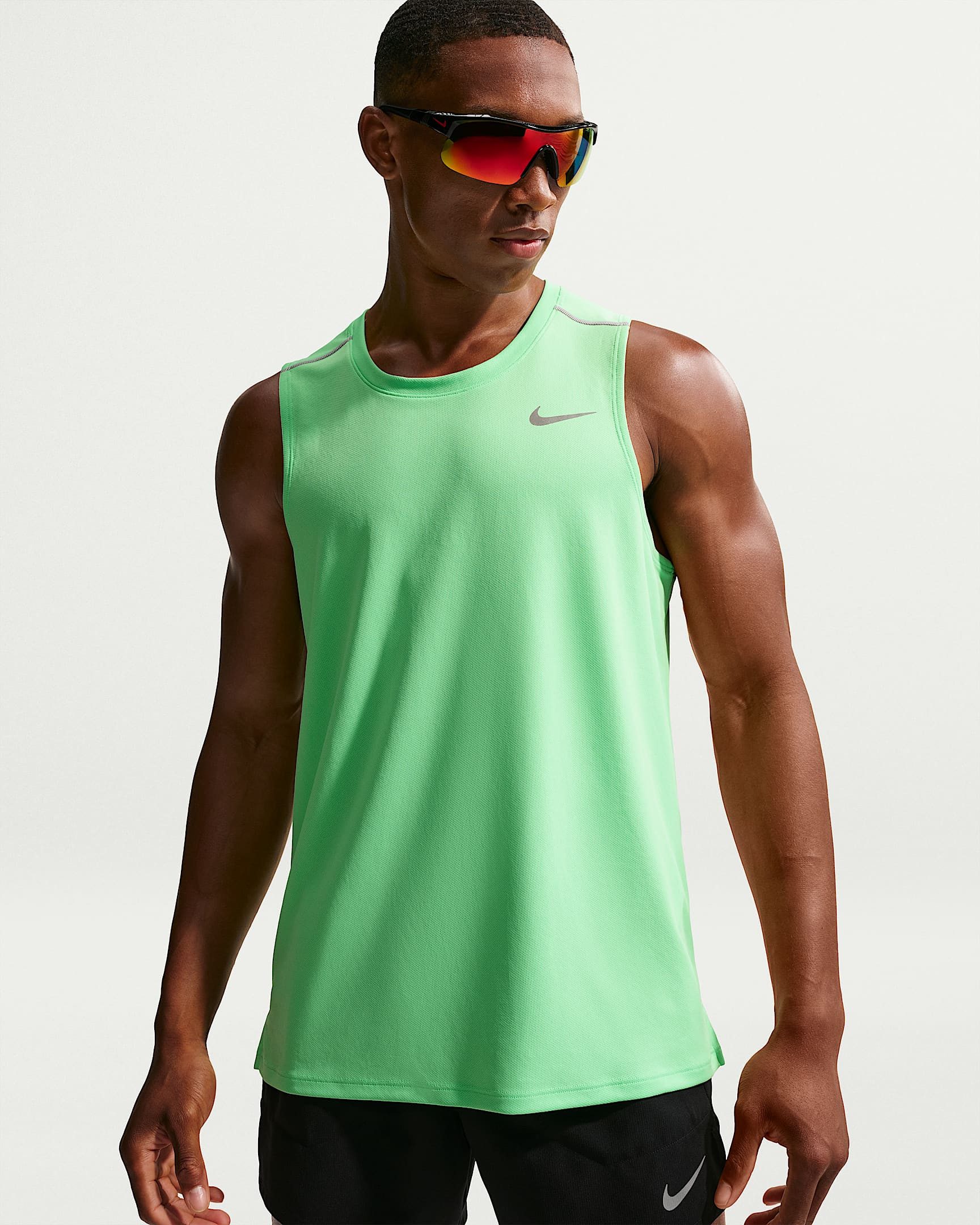 Nike Tanktop M NK DF MILER TANK TOP mit reflektierenden Details, atmungsaktives Material
