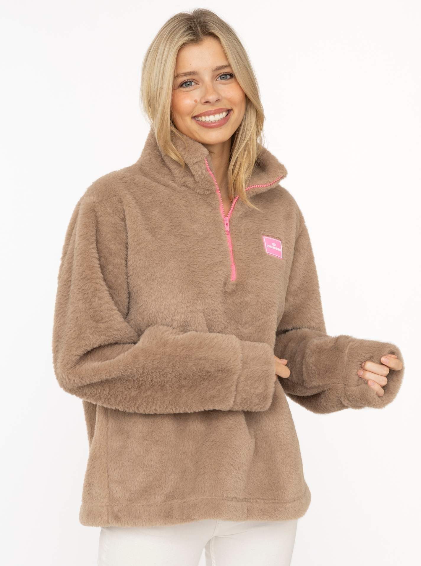 Zwillingsherz Troyer "ZH" Fake Fur Optik, Stehkragen mit pinkem Reißverschluss und Patch
