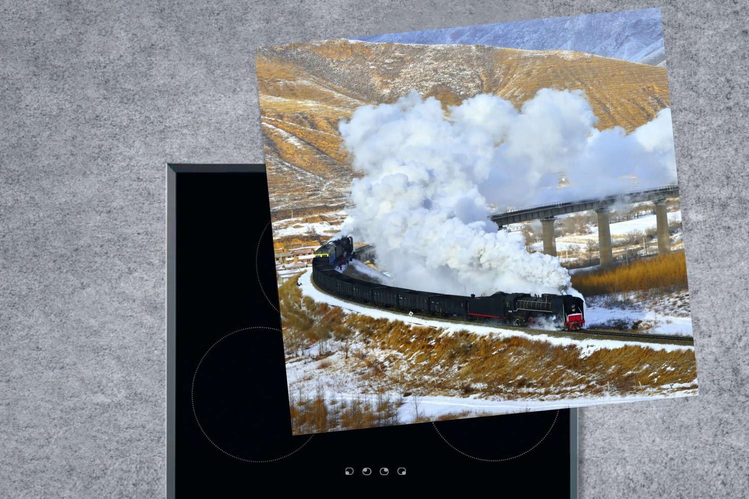 MuchoWow Herdblende-/Abdeckplatte Dampflokomotive in einer 78x78 verschneiten Landschaft, küche Ceranfeldabdeckung, Arbeitsplatte tlg), (1 cm, für Vinyl