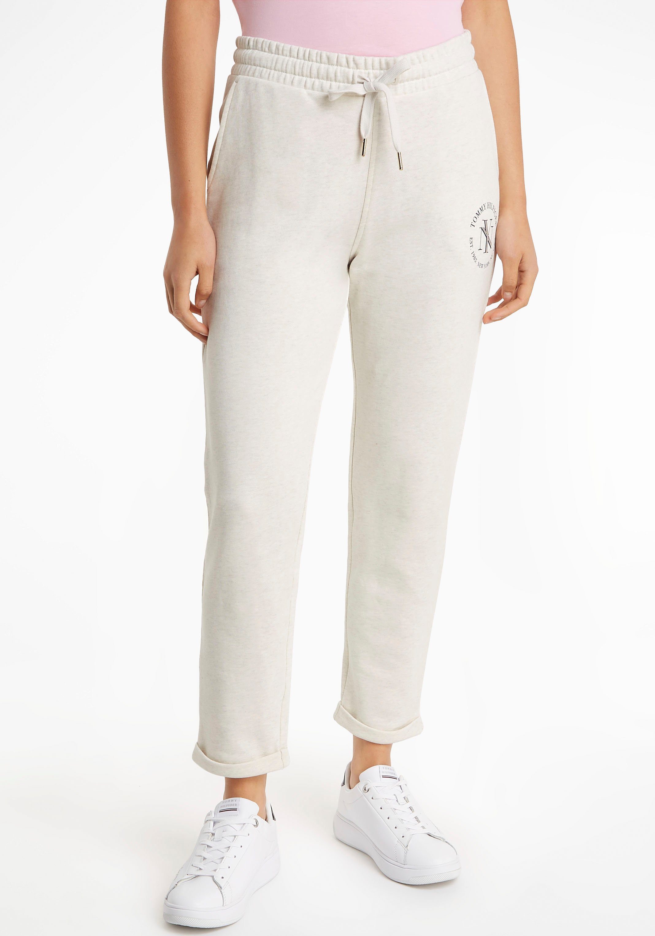 White-Heather ROUNDALL Tommy SWEATPANTS mit Markenlabel TAPERED Sweatpants NYC Tommy Hilfiger Hilfiger