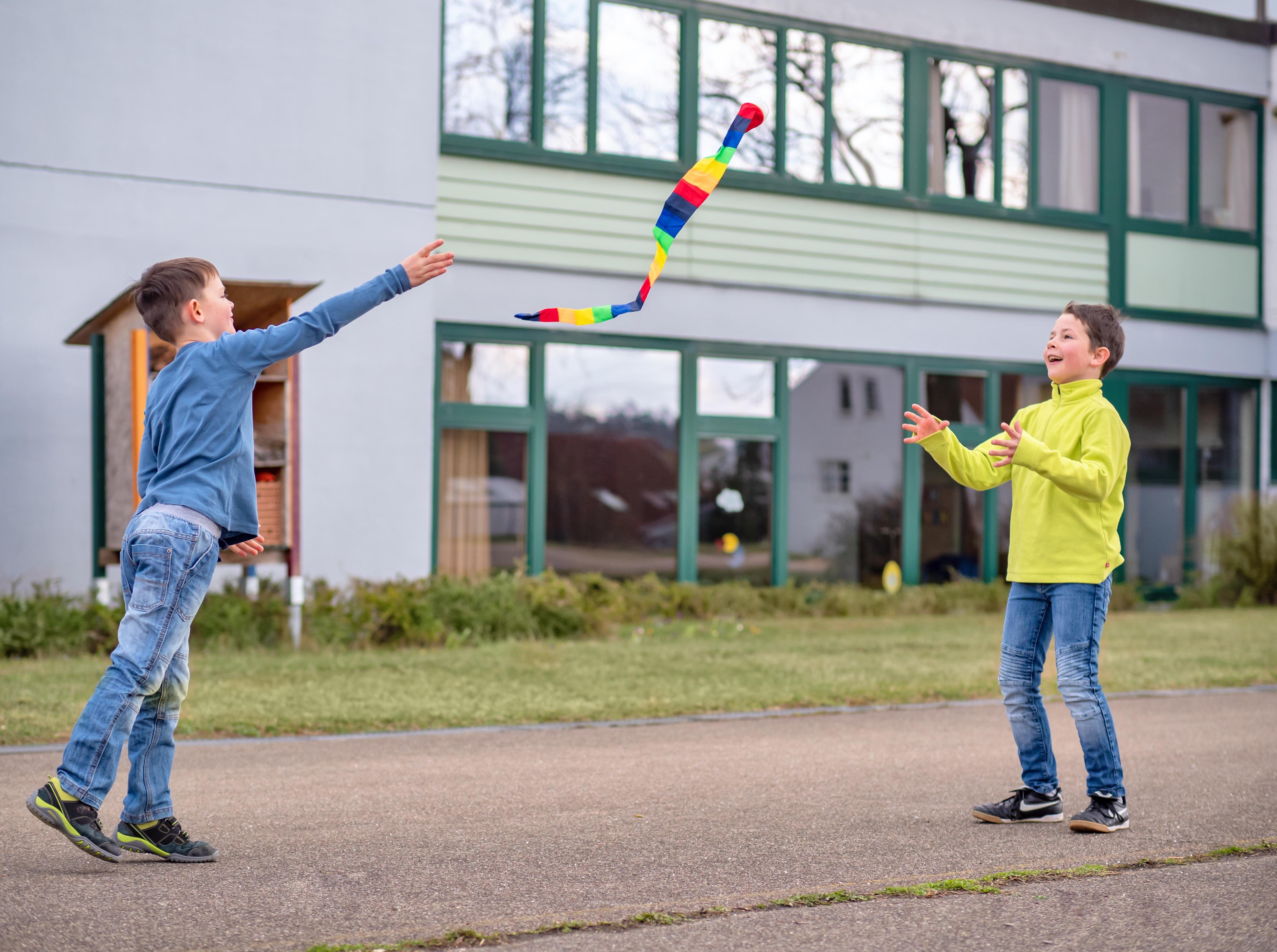 Sport - Werfen Geschicklichkeitsspiel Spielball Fangen Schweif-Ball und Betzold für Kinder