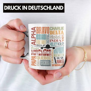 Trendation Tasse Pilot ABC Alphabet Tasse Geschenk Beruf Flugzeug Kaffeetasse